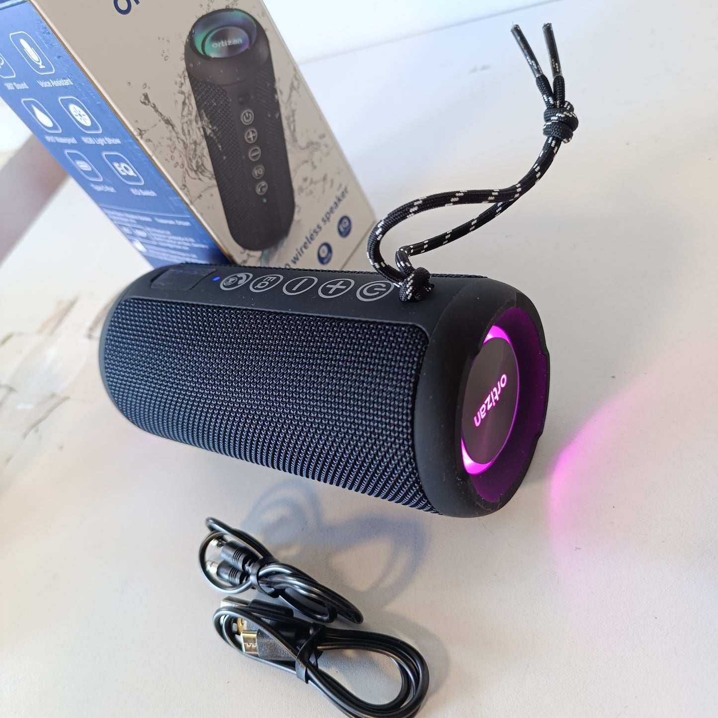266463 - ORTIZAN Altoparlant Bluetooth, Bluetooth 5.3, IPX7 i papërshkueshëm nga uji, Dritë RGB, Jetëgjatësi baterie 30 orë, Përforcim basesh, Çiftim TWS, AUX, Micro SD, 3 EQ, Mikrofon i integruar
