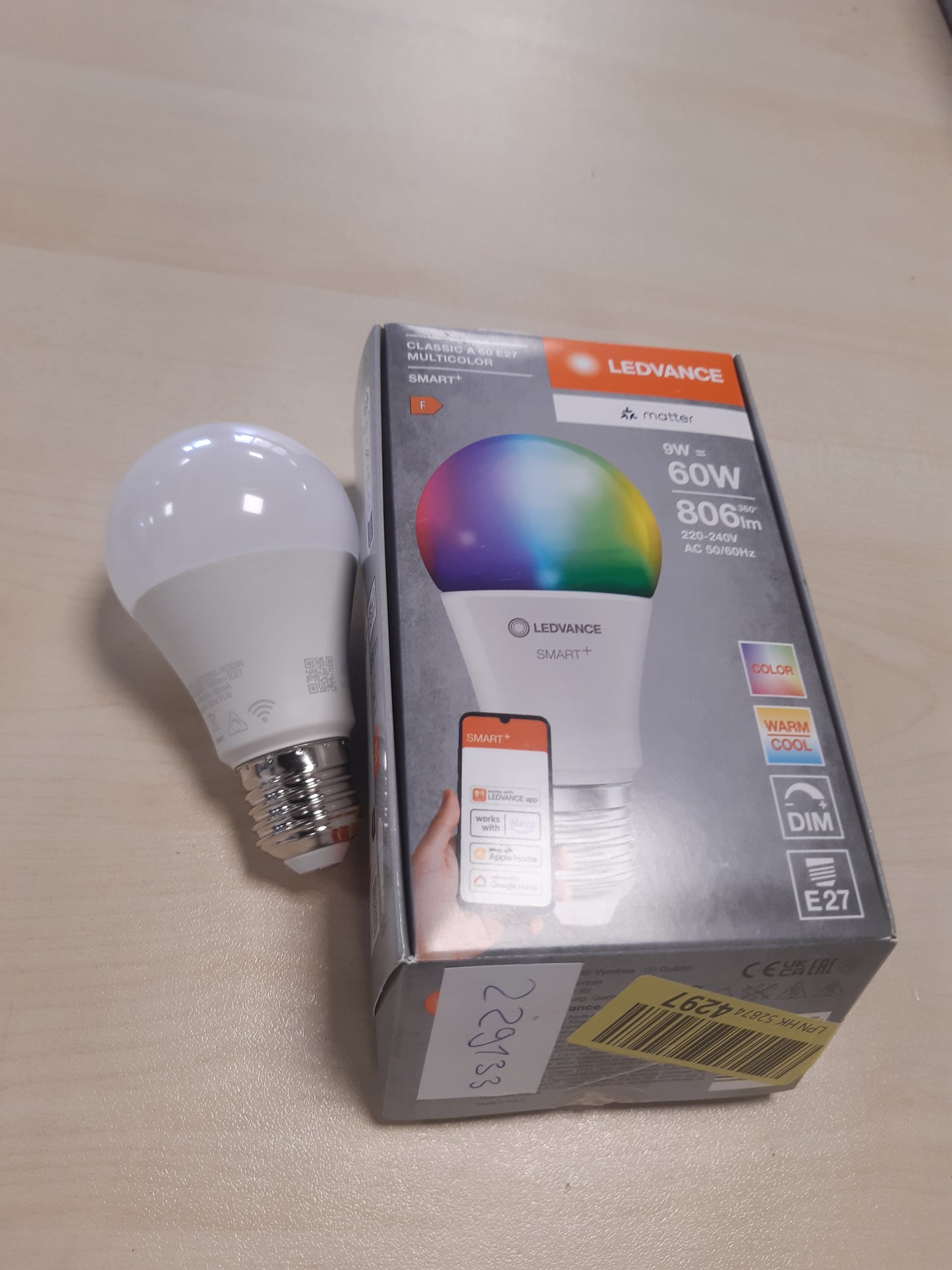 229113 - LEDVANCE Llampa LED SMART+ MATTER, 9W, 806lm, E27, dritë me ngjyra dhe e bardhë, pajtueshme me Google, Alexa, Apple, kontroll me aplikacion ose me zë, jetëgjatësi deri në 20,000 orë, pako e vetme