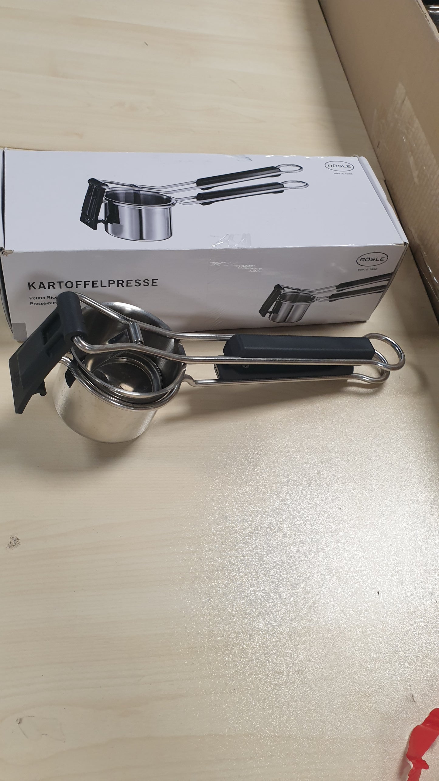 213178 - RÖSLE Shtypëse patatesh, e bërë nga çelik inox 18/10, për përgatitjen e puresë së patateve, mund të lahet në lavastovilje