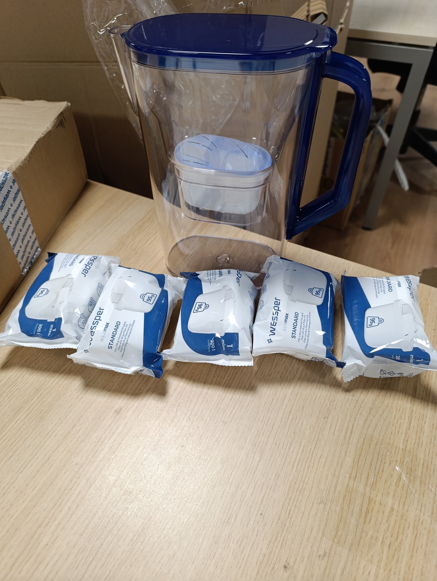 227921 - WESSPER Enë Filtri Uji me Filtër, Enë Frigoriferike 2.7L me Derë, Fishekë me Karbon Aktiv dhe Rrëshirë Shkëmbimi Jonik, Set me 6 Filtra Enësh - Blu
