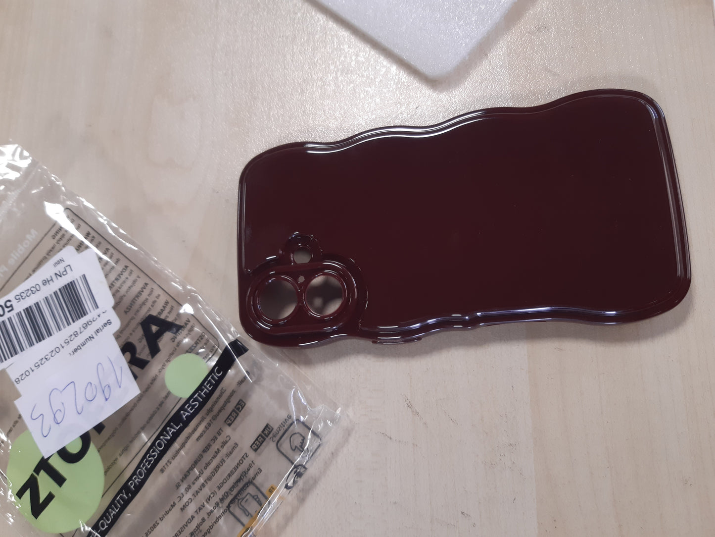 190293 - ZTOFERA Mbështjellës Silikoni për iPhone 16, Modeli i Valës Kaçurrela, Kornizë e Thjeshtë e Kuqe, Rezistente ndaj Goditjeve