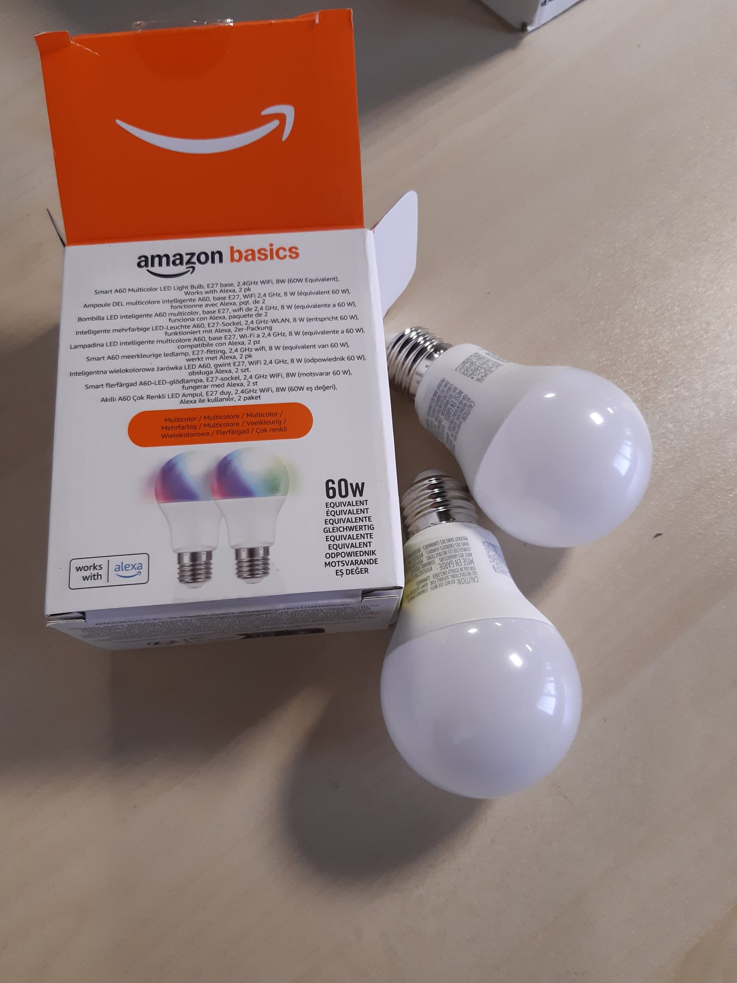 172370 - AMAZON BASICS Llambë LED Inteligjente E27, 8W (Ekuivalenti i 60W), Që Ndryshon Ngjyrë, Vetëm për Alexa, Pako e dyfishtē, Shumëngjyrëshe