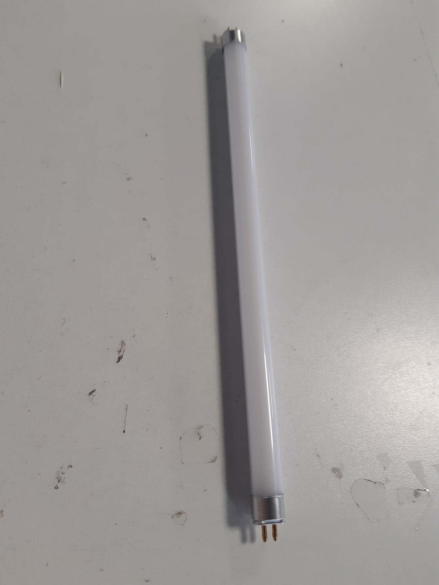 197998 - IHYCTV Tub LED T5 i Shkurtër 5W, 288 mm, 685 lm, 4000K, Bazë G5, Plug & Play, Dritë e Bardhë Neutrale 840, 1 Pako, Zëvendësim për Llambat Klasike 8W T5, Vetëm për Transportues Elektrikë