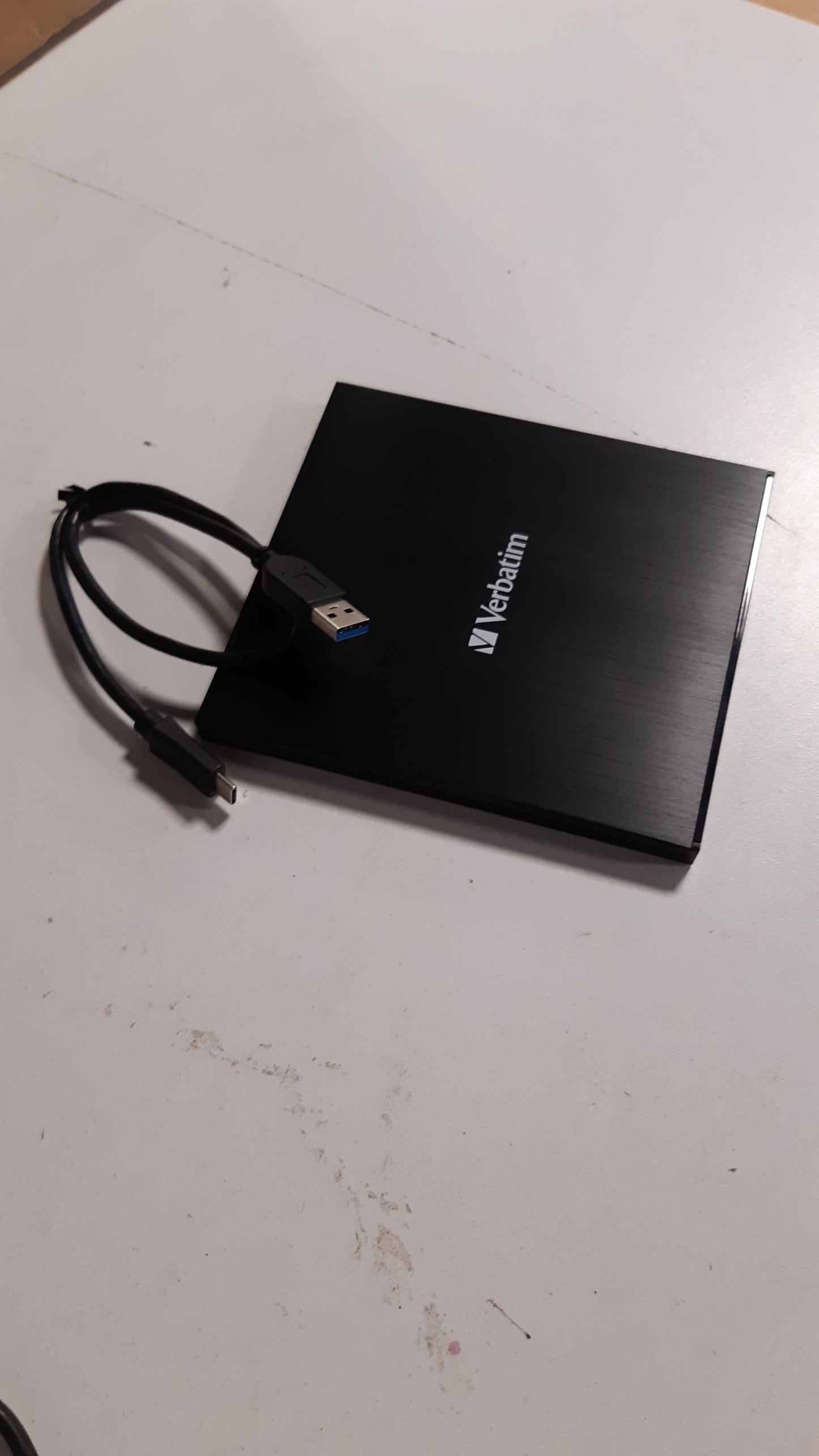 266384 - VERBATIM Shkrues i Jashtëm Slimline CD/DVD USB 3.2 Gen1 me portë USB-C, kabllo USB-C në USB-A, dizajn kompakt, djegës DVD i jashtëm, njësi CD e jashtme, dizajn i hollë