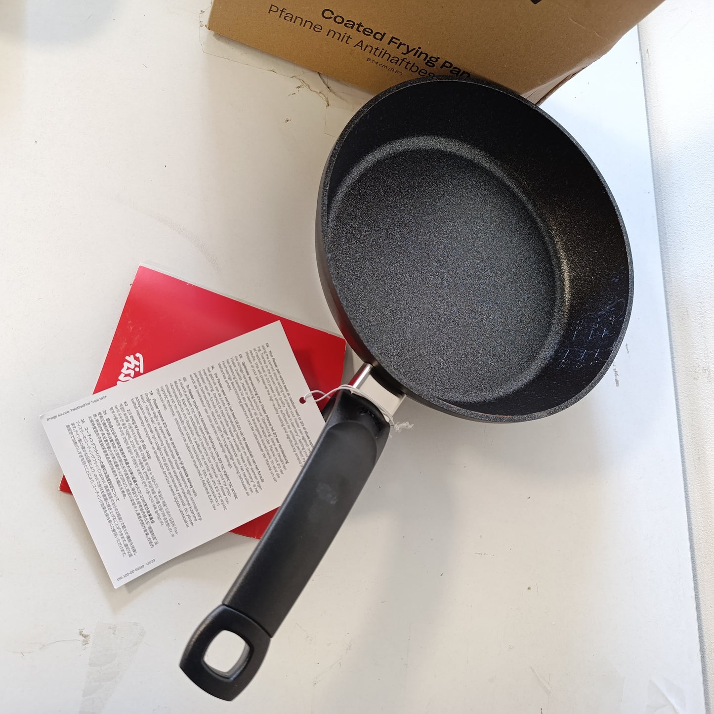 221195 - FISSLER Tigan Adamant Comfort/Alumini, Diametri 24 cm, Rezistent ndaj gërvishtjeve, Shtresë jo ngjitëse, Përshtatshëm për soba me induksion