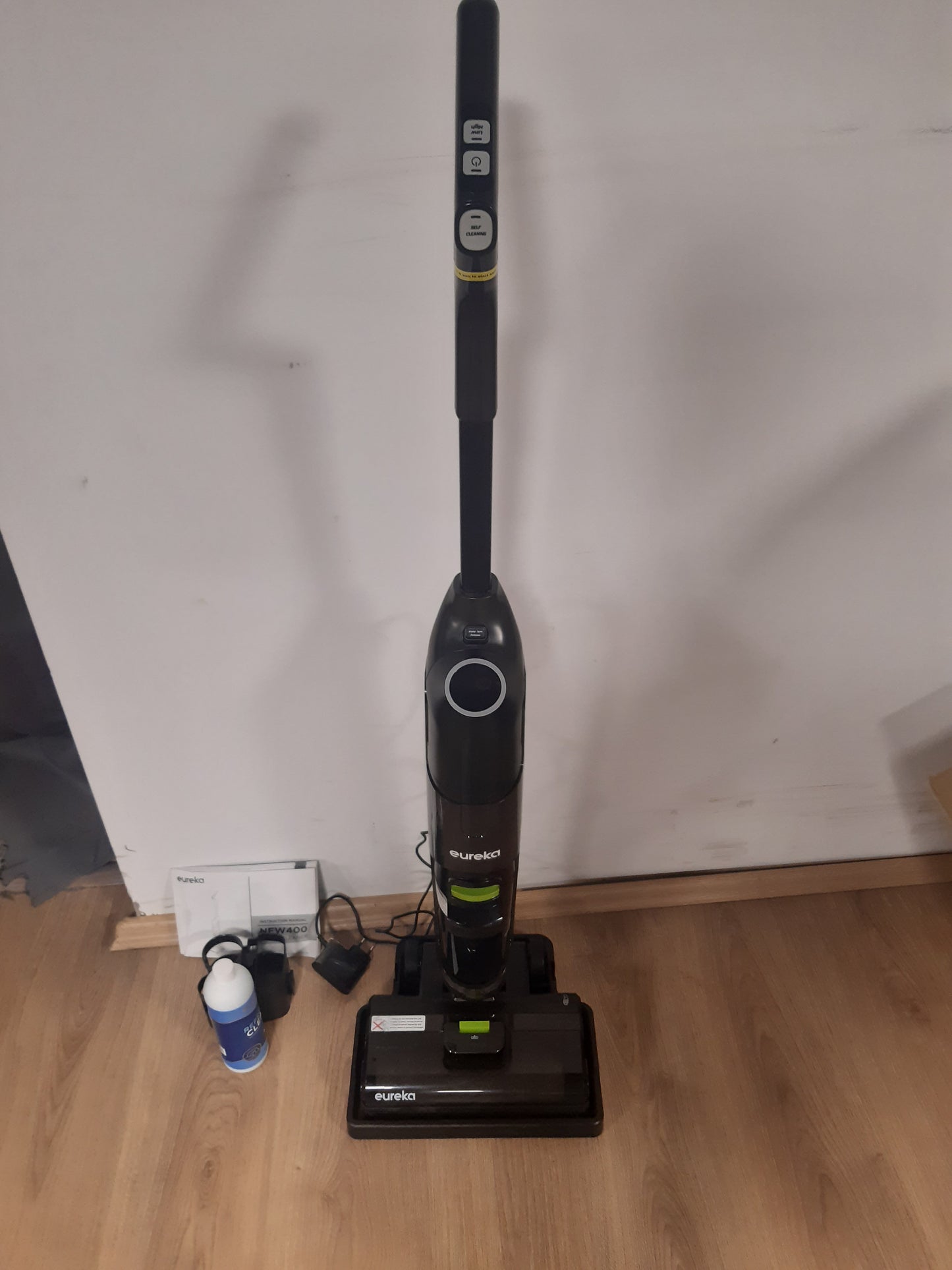 144181 - EUREKA NEW400 - Fshesë dyshemeje inteligjente me korrent, pa tel, e lehtë, me furçë vetëpastruese dhe lavatriçe për dysheme me pllaka dhe dru