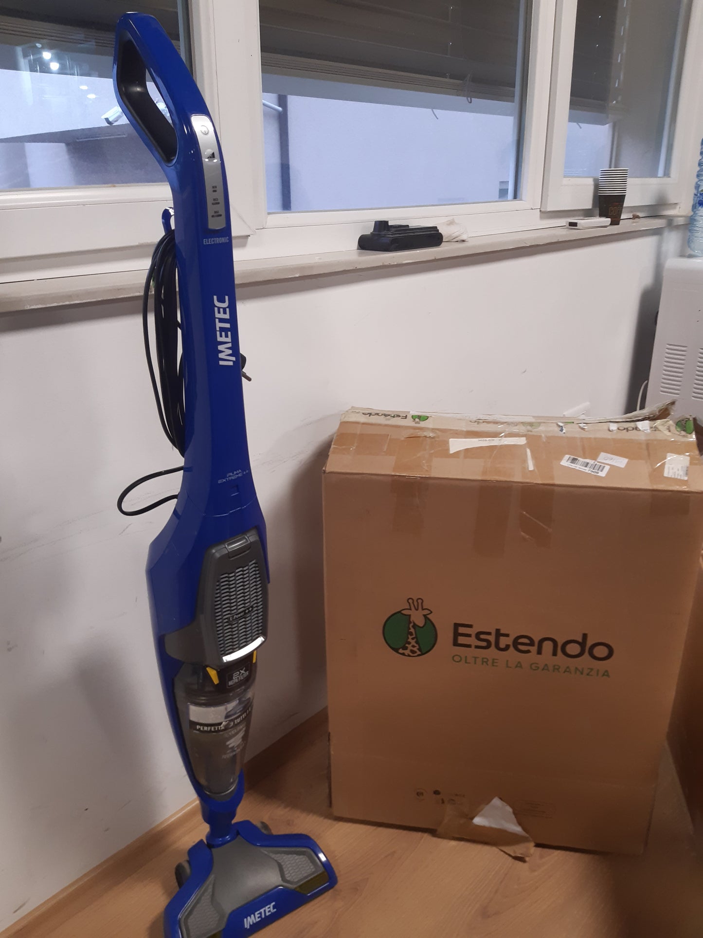 71160 - IMETEC Fshesë Korrenti Piuma Extreme++ SC3-600 me Teknologji Ciklonike, Fuqi Elektronike e Rregullueshme, Peshë 4 kg, Furçë për Sipërfaqe të Ndryshme dhe Parket, Aksesorë të Përfshirë