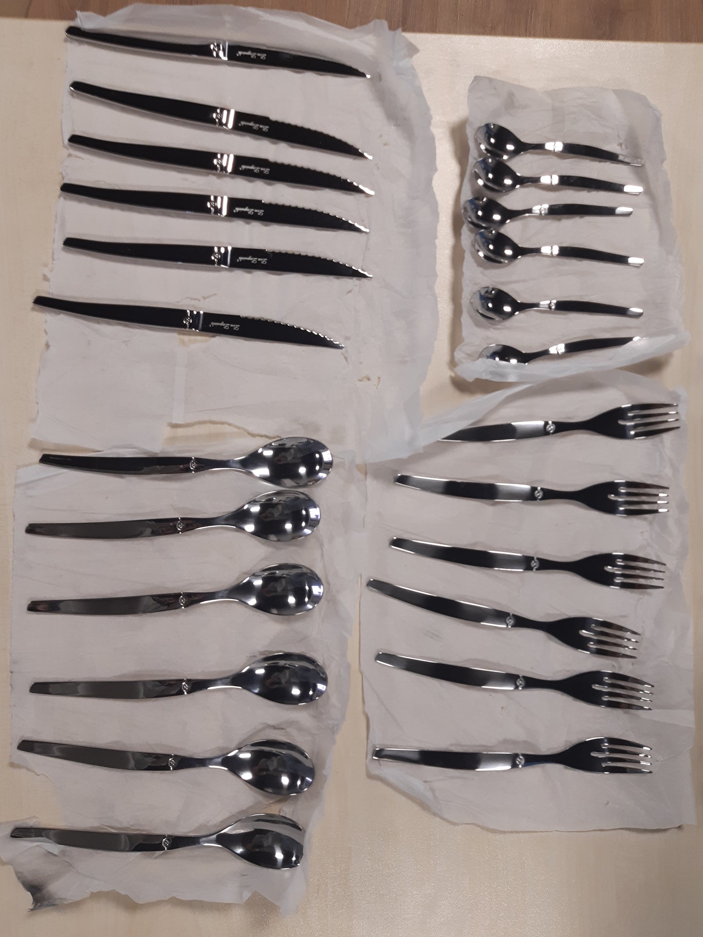 170603 - LOU LAGUIOLE - Set Takëmesh 24-Pjesë për 4 Persona - Modeli Jet - Çelik Inox 18/0 me Përfundim të Lëmuar