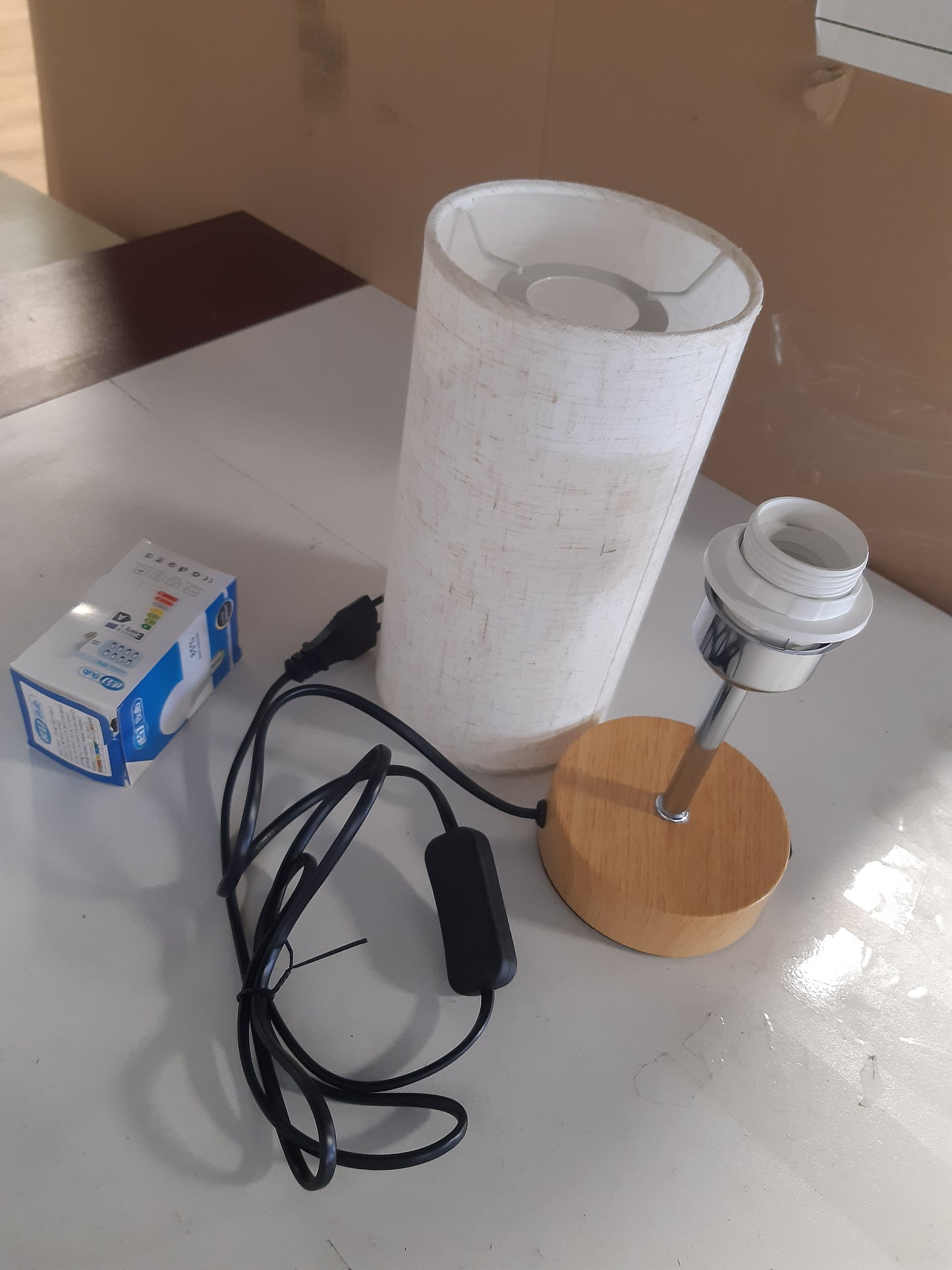 224028 - LLAMBË NATE UPXNBOR ME FUNKSION KARIKIMI NËPËRMJET PORTAVE USB-A DHE USB-C, LLAMBË NATE ME PREKJE E ZBEHTË ME 3 NIVELE DRITE TË NGROHTË PËR DHOMËN E GJUMIT DHE DHOMËN E NDENJES, KABLO ENERGJIE 1.5 M (LLAMBË E27 E PËRFSHIRË)