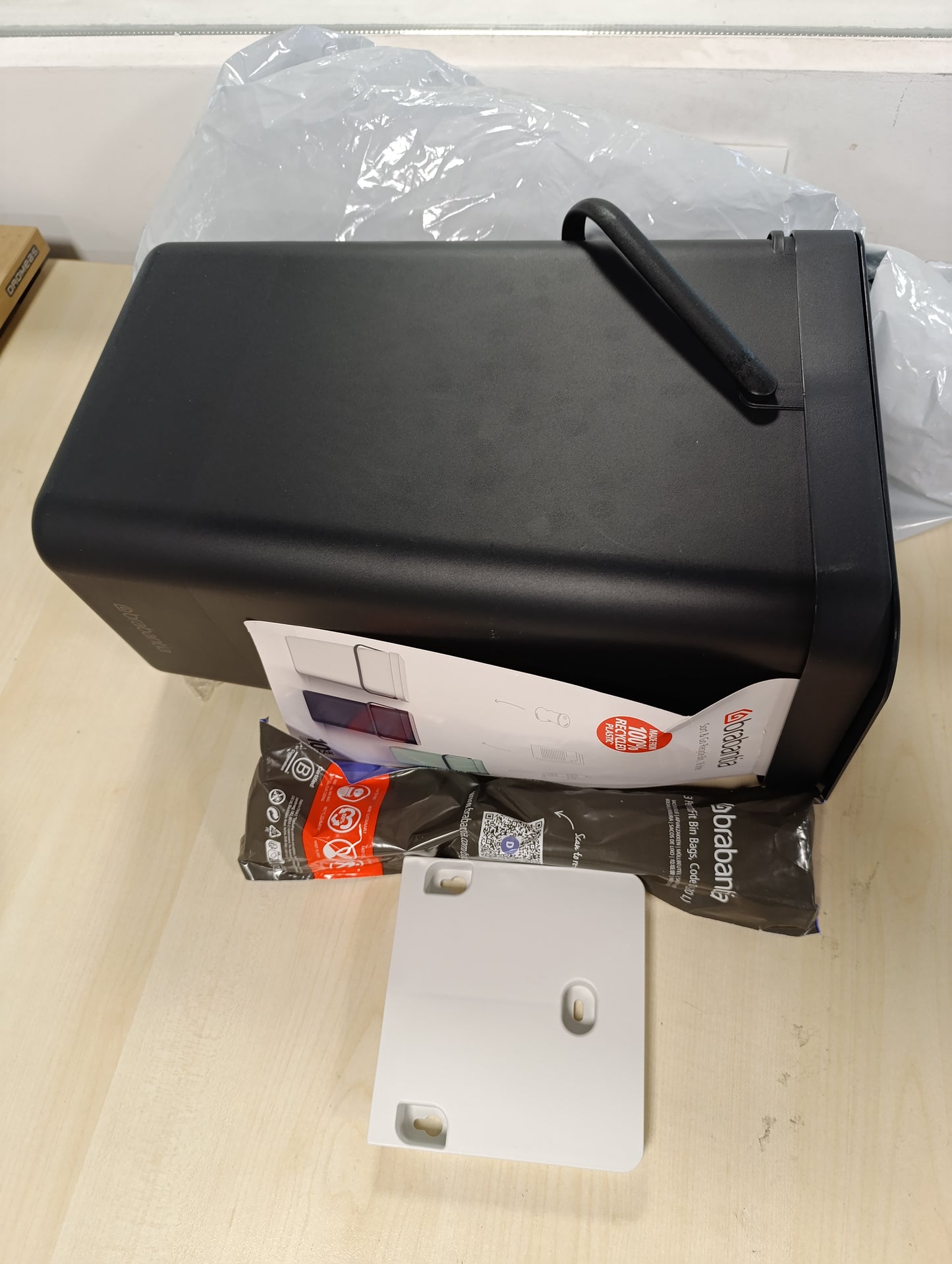 217984 - BRABANTIA Kosh Riciklimi Sort & Go 16L (Gri), kosh riciklimi me dorezë dhe kapak të hapur, dizajn shumë-talentësh, i lehtë për t'u pastruar