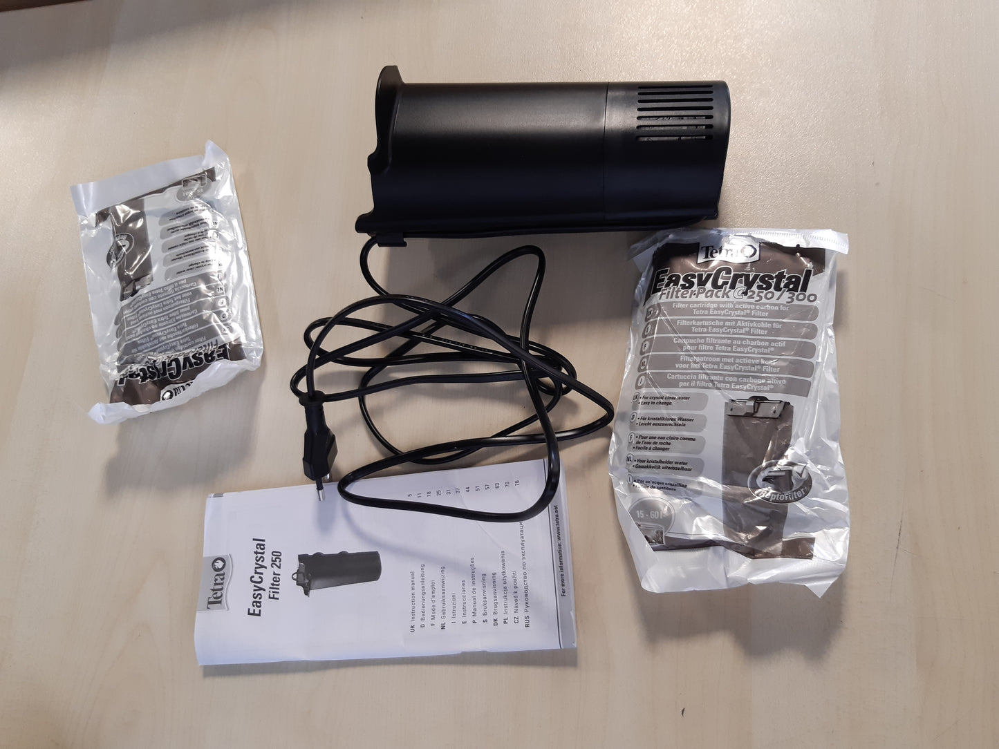 204567 - TETRA EasyCrystal IN 250 - Filtri i Brendshëm i Akuariumit për akuariume 10-40 L, ujë i pastër kristalor, mirëmbajtje e lehtë, filtrim mekanik, biologjik dhe kimik