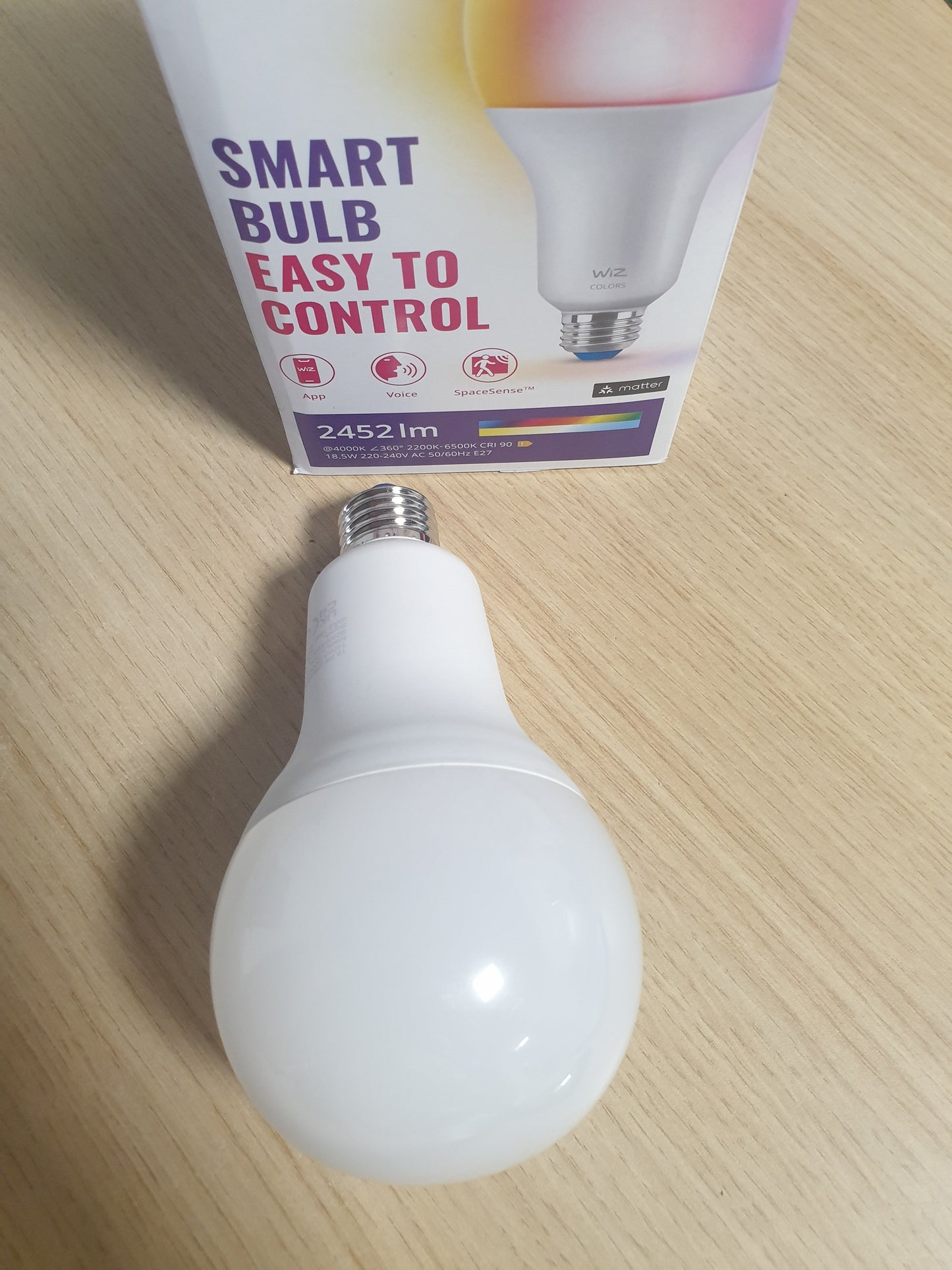 213746 - WIZ Llambë LED e akordueshme, e bardhë dhe me ngjyra, E27, 150 W, e zbehtë, 16 milion ngjyra, kontroll inteligjent nëpërmjet aplikacionit/zërit nëpërmjet Wi-Fi