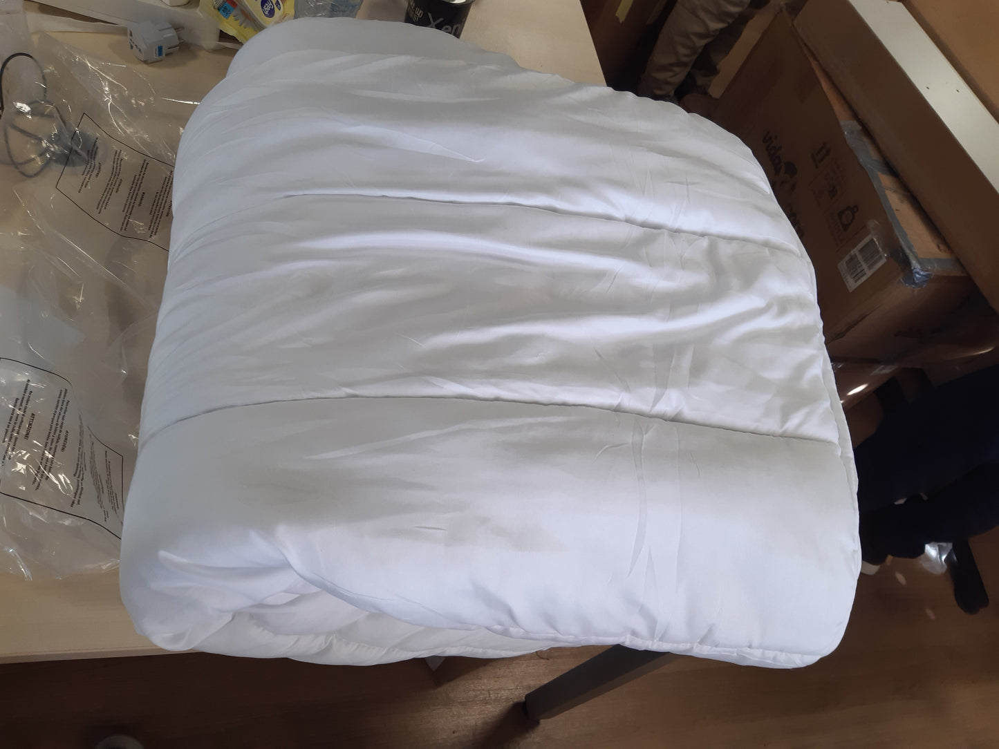 204064 - PIKOLIN HOME - Jorgan Nordic Vjeshtë-Dimër me Fiber Aloe Vera, Dermombrojtës dhe i Ajrosur, Për Lëkurë të Ndjeshme, Masa 240x220 cm, Përshtatet për Shtrat 150/160, Peshë 300gr