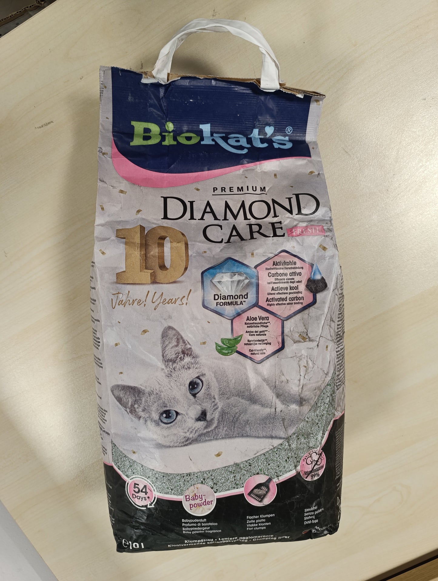 257656 - BIOKAT'S - Plehra për macet Diamond Care Fresh me aromë pudre për foshnje, 1 qese (1 x 10 L)