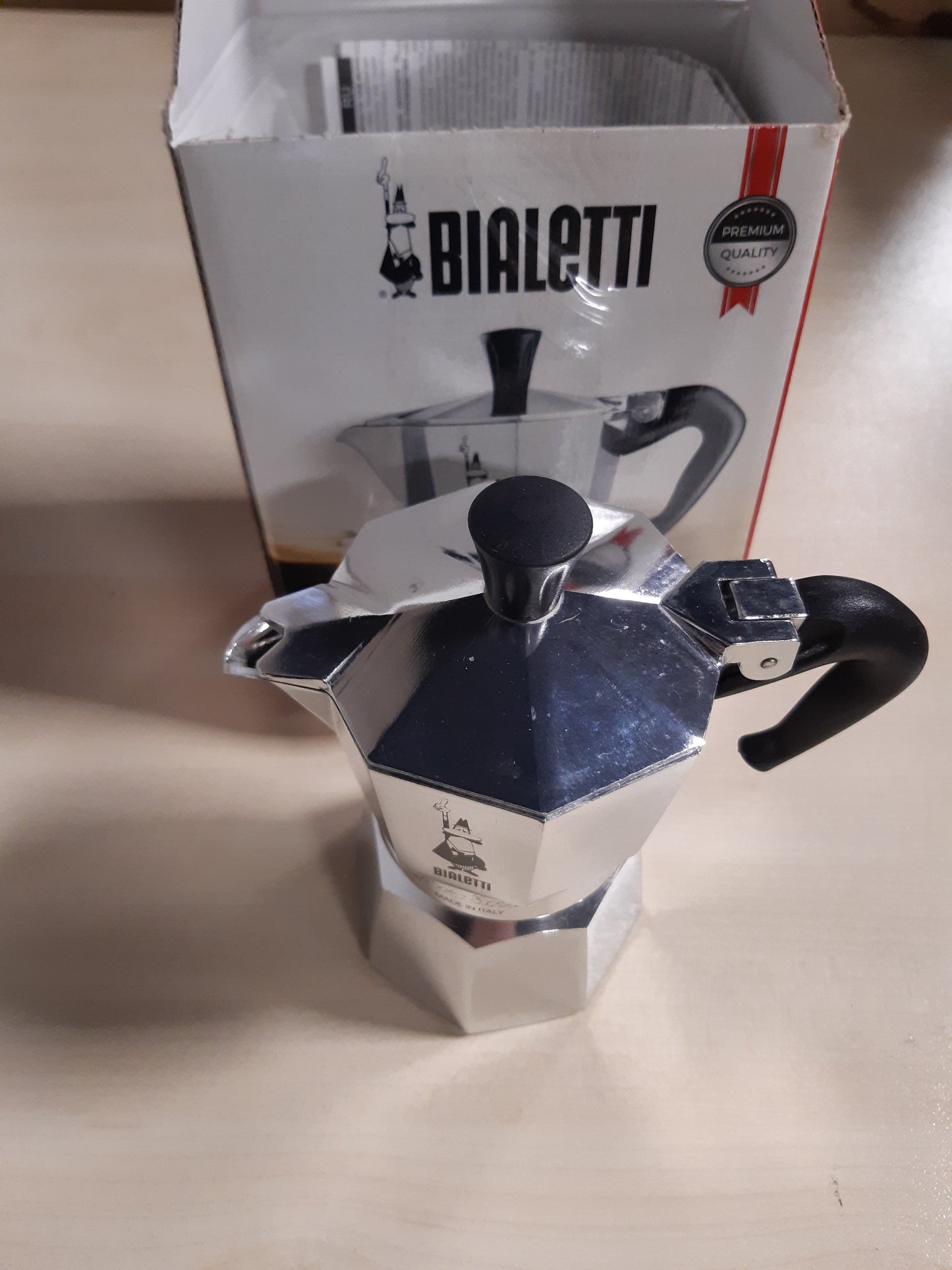 147351 - BIALETTI Makinë Kafeje Moka Express për 2 Filxhanë, me Dorezë Kundër Djegies, Jo e Përshtatshme për Induksion, Kapaciteti 90ml, Materiali Alumini