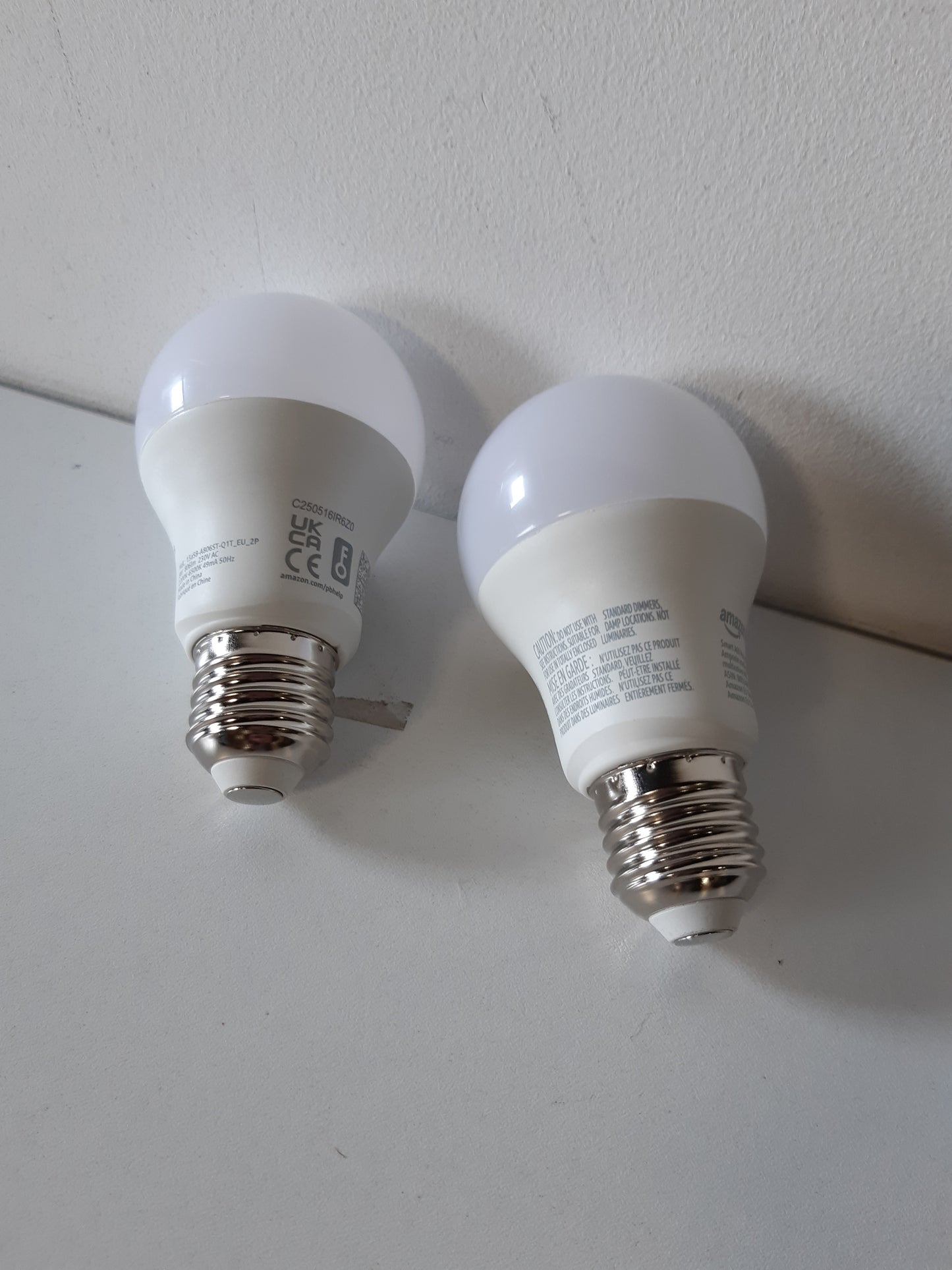 179407 - AMAZON BASICS Llambë LED Inteligjente që Ndryshon Ngjyrë, E27, 8W (Ekuivalente me 60W), funksionon vetëm me Alexa, Pako prej 2, Shumëngjyrëshe