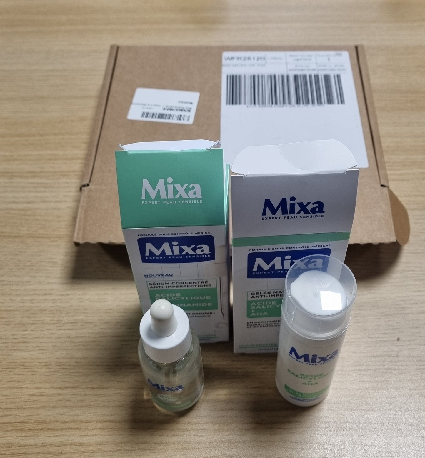 15188 - Mixa duo për kujdesin e fytyrës kundër papastërtive: serum me acid salicilik dhe niacinamide 30ml kundër lëkurës me njolla + krem xhel për zbutjen e lëkurës 50 ml