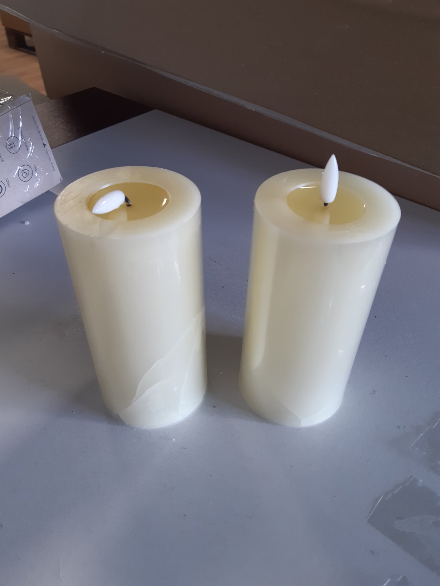 256933 - LUCOZA - Qirinj LED pa flakë me 2 copë, 15 cm, me kohëmatës dhe telekomandë për përdorim të brendshëm, qirinj realistë me shtyllë dhe fitil 3D, krem