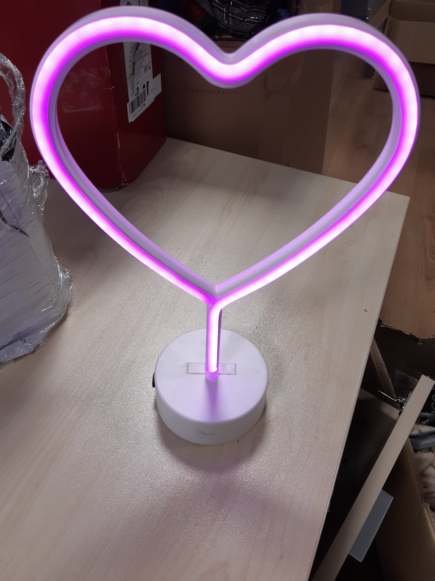 197530 - LEGAMI - Llambë LED me Efekt Neoni, 'Është një Shenjë' 30.5 cm, Formë Zemre, Furnizim me Energji të Dyfishtë: Kabll USB (Përfshirë) ose Bateri (Jo të Përfshira), Njësi Tavoline, Dritë Shumëngjyrëshe