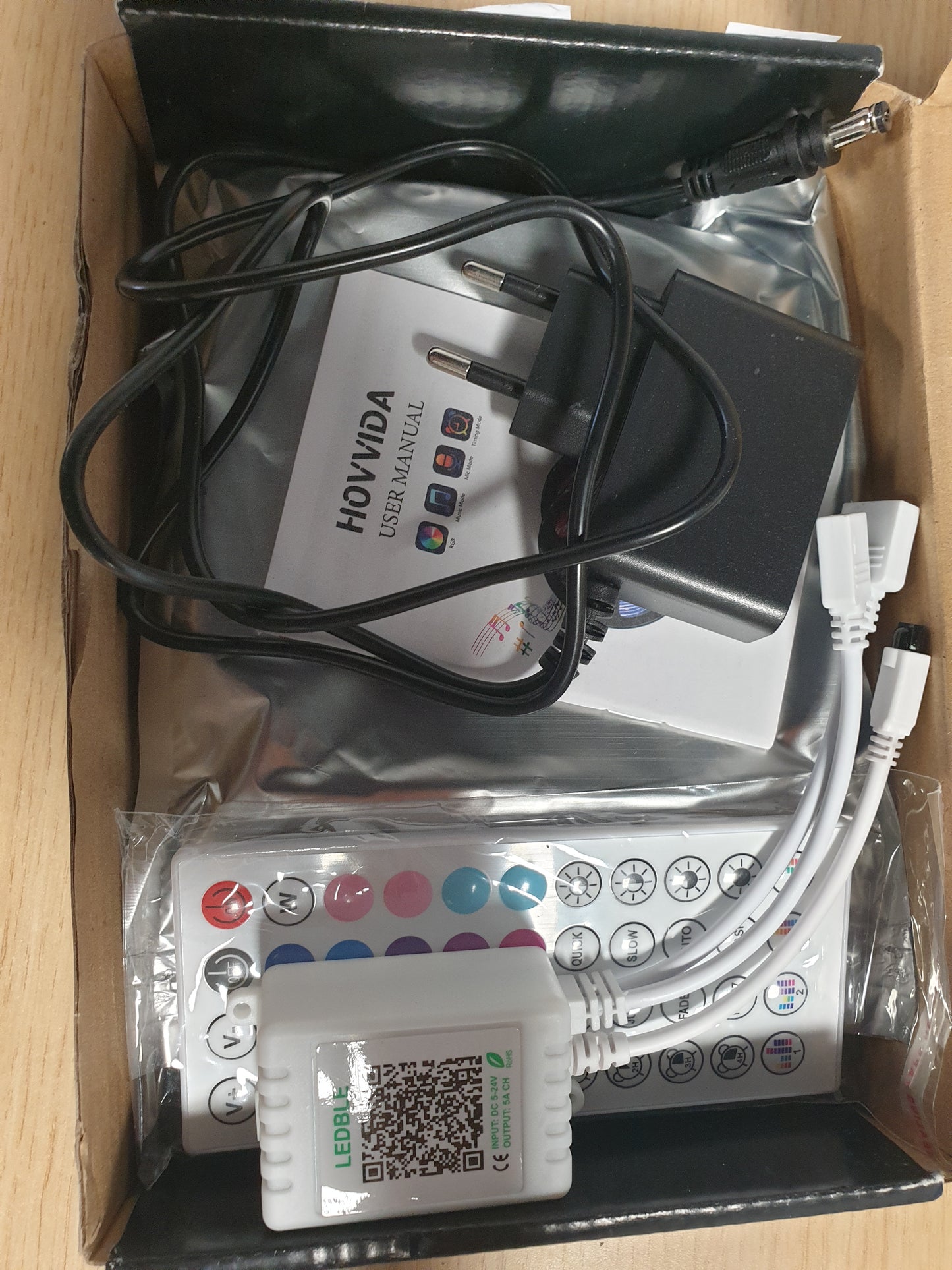 214957 - HOVVIDA Shirita dritash LED 30M, 30 LED/metër, 2x15M, drita RGB 24V, 900 LED, aplikacion dhe telekomandë, modalitet muzike