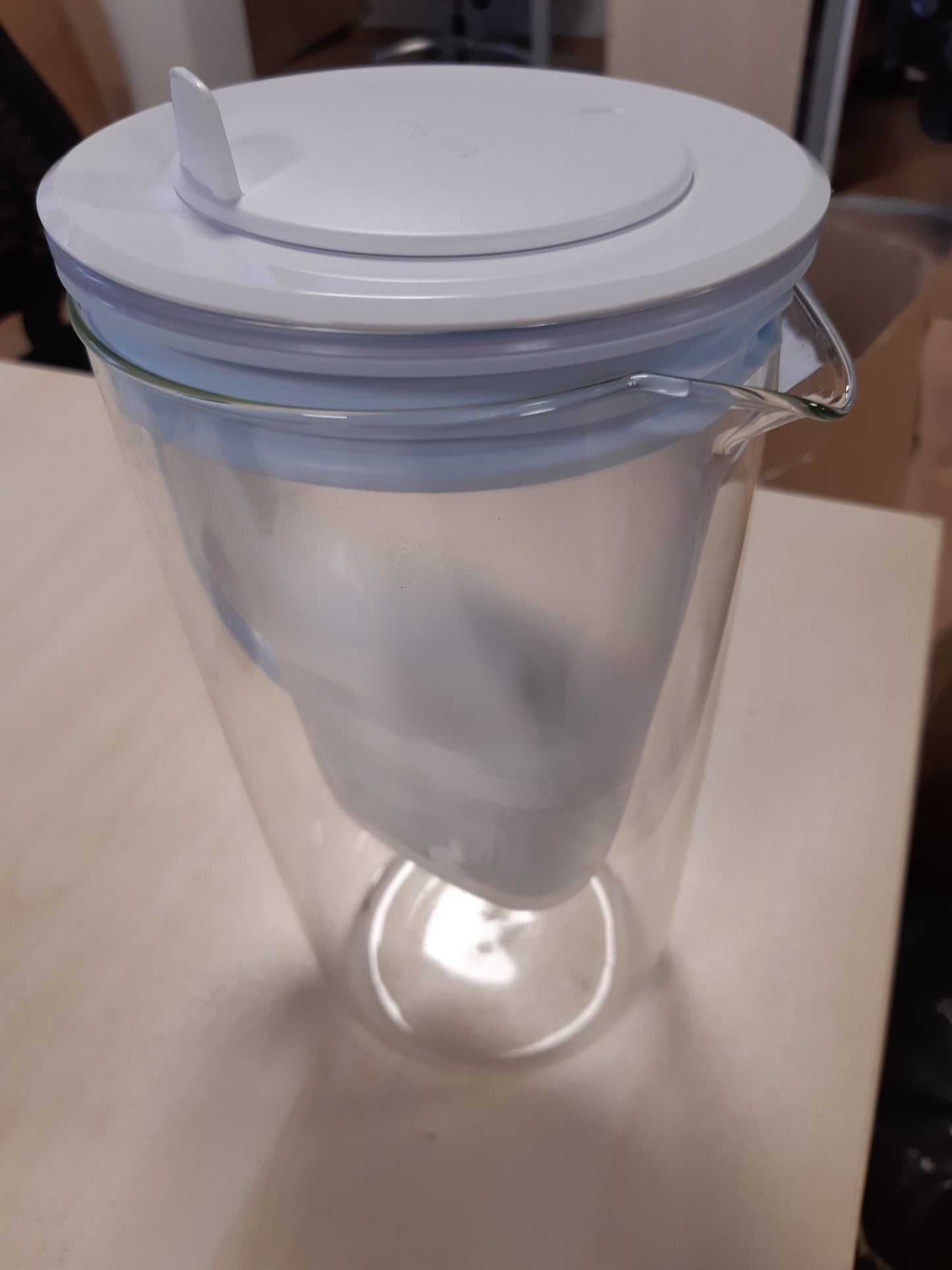 255180 - BRITA Enë filtri uji prej qelqi blu të çelët (2.5 L) me 3 filtra MAXTRA PRO ALL-IN-1 – zvogëlon PFAS dhe gëlqeren