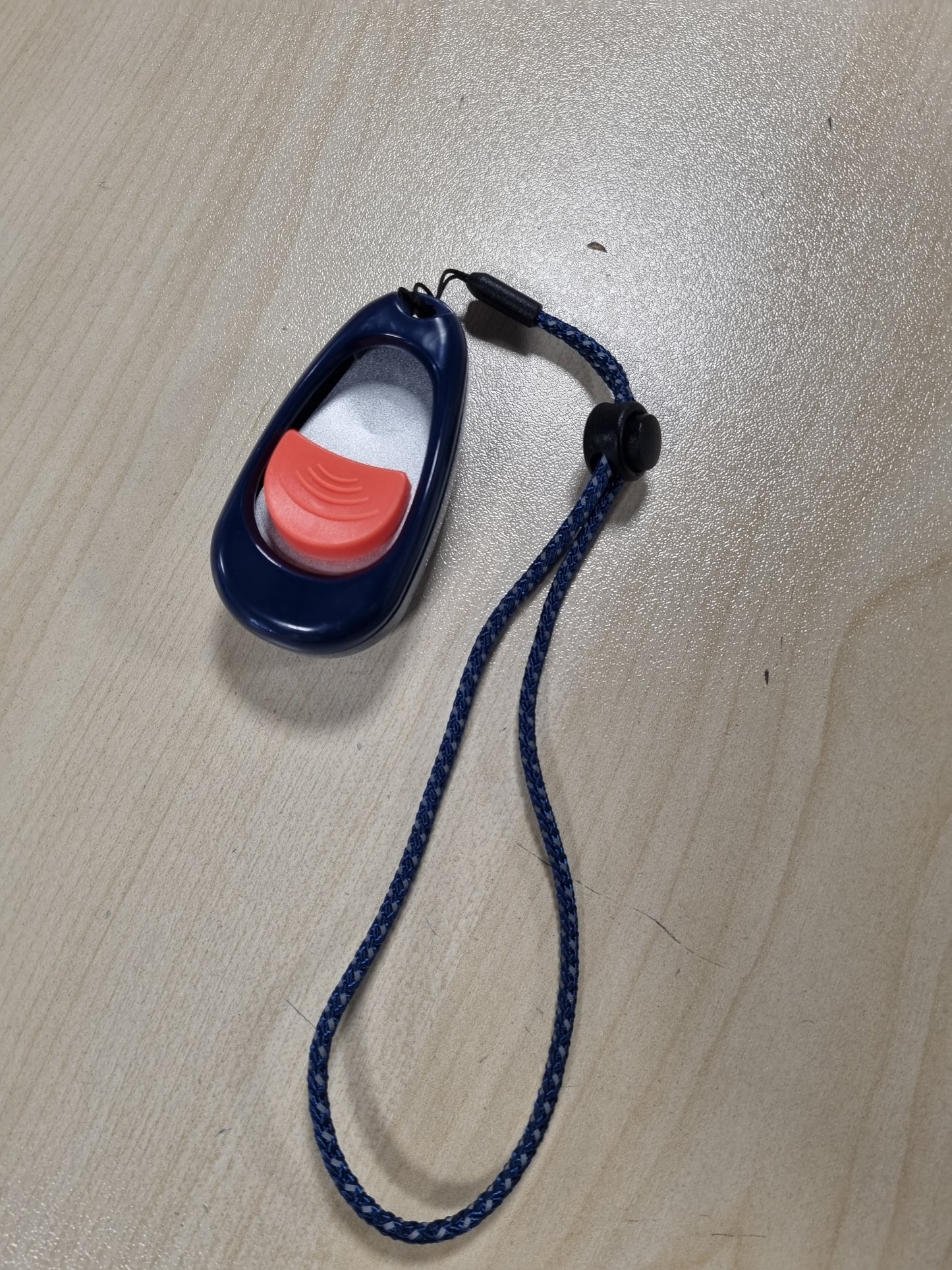 242875 - COACHI Multi-Clicker, aksesor për qen, kontroll i volumit me 3 cilësime, i lehtë për t'u klikuar, rrip kyçi i rregullueshëm, pajisje klikimi për qen, për stërvitjen e qenve, duke përfshirë qentë dhe këlyshët e ndjeshëm.