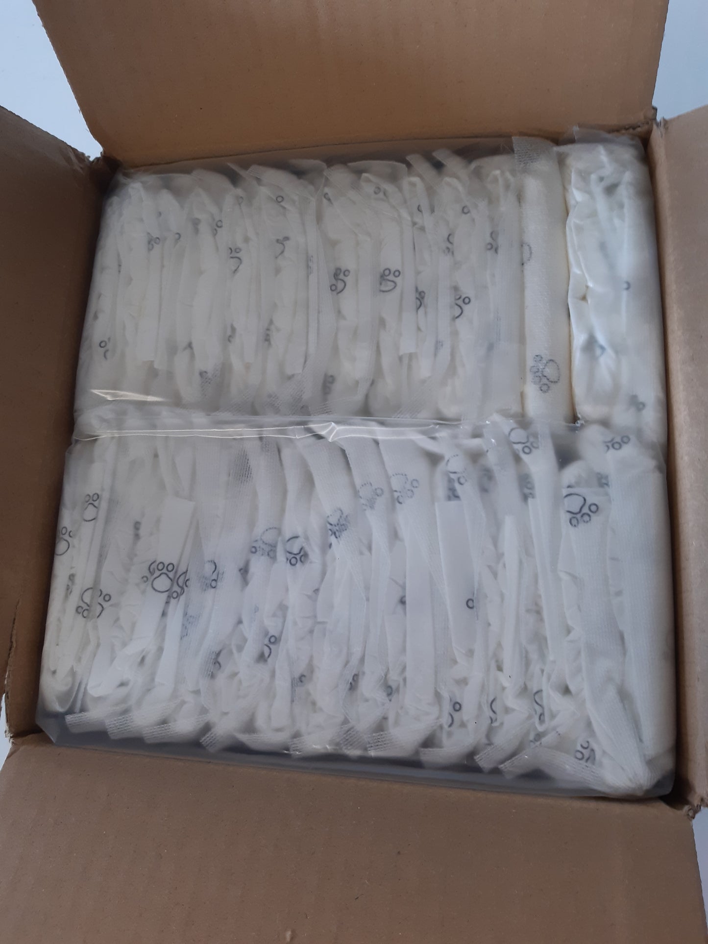 233699 - AMAZON BASICS Pelena për qen meshkuj, Madhësia XS, të bardha, 30 copë