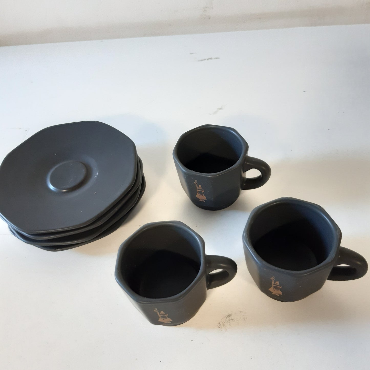 221942 - BIALETTI - Gota Tetëkëndëshe, Set me 4 Gota, E Zezë Mat dhe Ari Rozë, 75 ml, RTATZ403