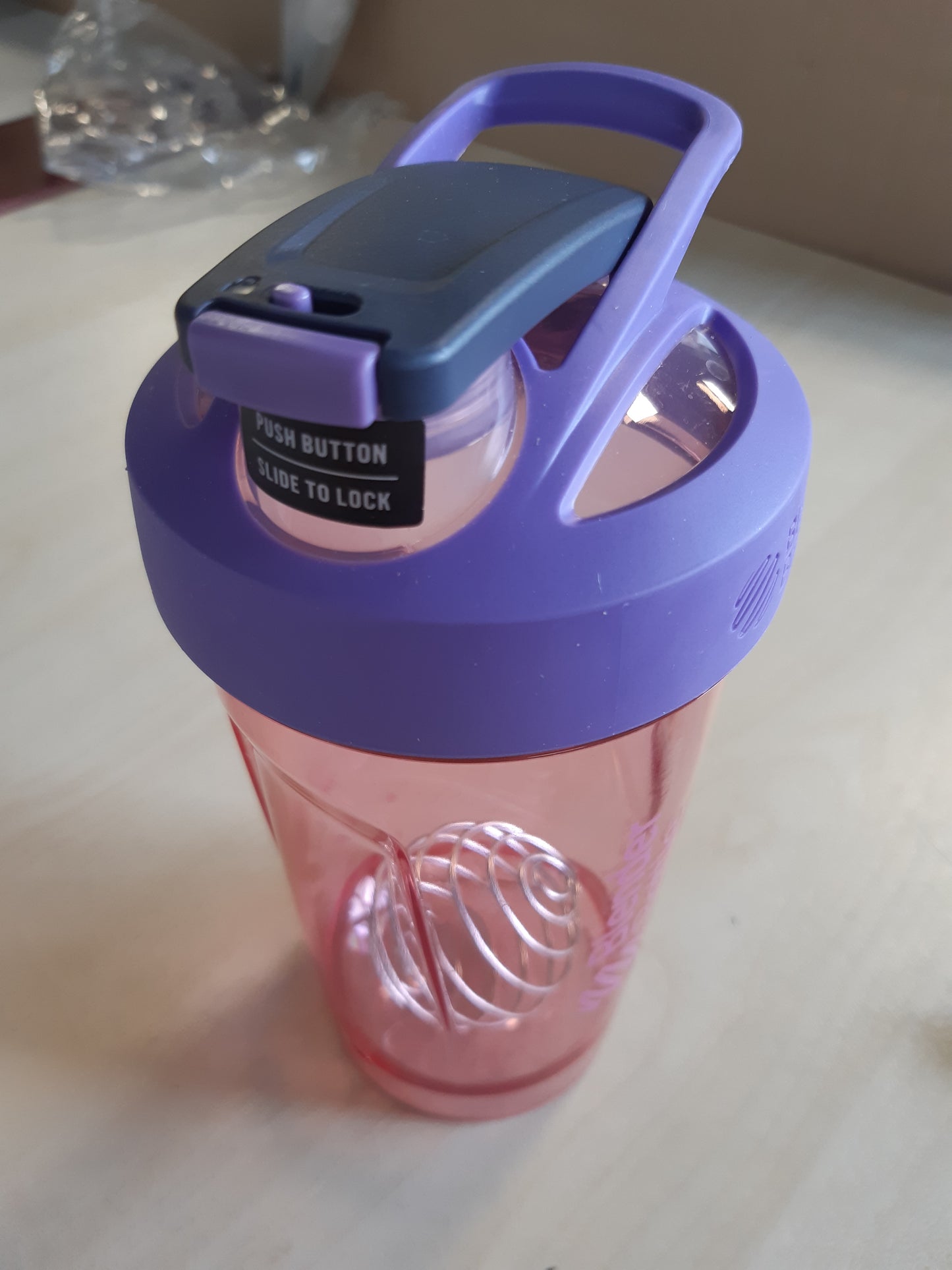 247857 - BlenderBottle Filxhan për shaker, perfekt për kokteje proteinash dhe para-stërvitje, 710 ml, vjollcë