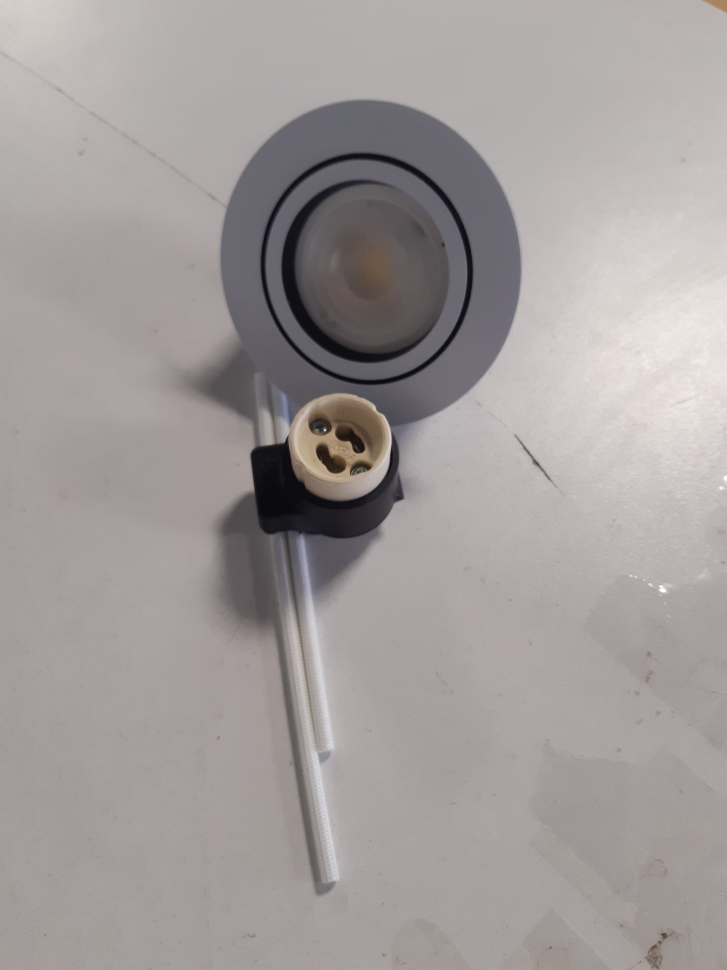 195531 - PHILIPS Hue Milliskin Dritë e Fokusuar White Ambiance, e Bardhë, 400lm / 70mm, 1 Pako, e Kontrollueshme Nëpërmjet Aplikacionit, e Pajtueshme me Amazon Alexa (Echo, Echo Dot), Gjeneratë e Re