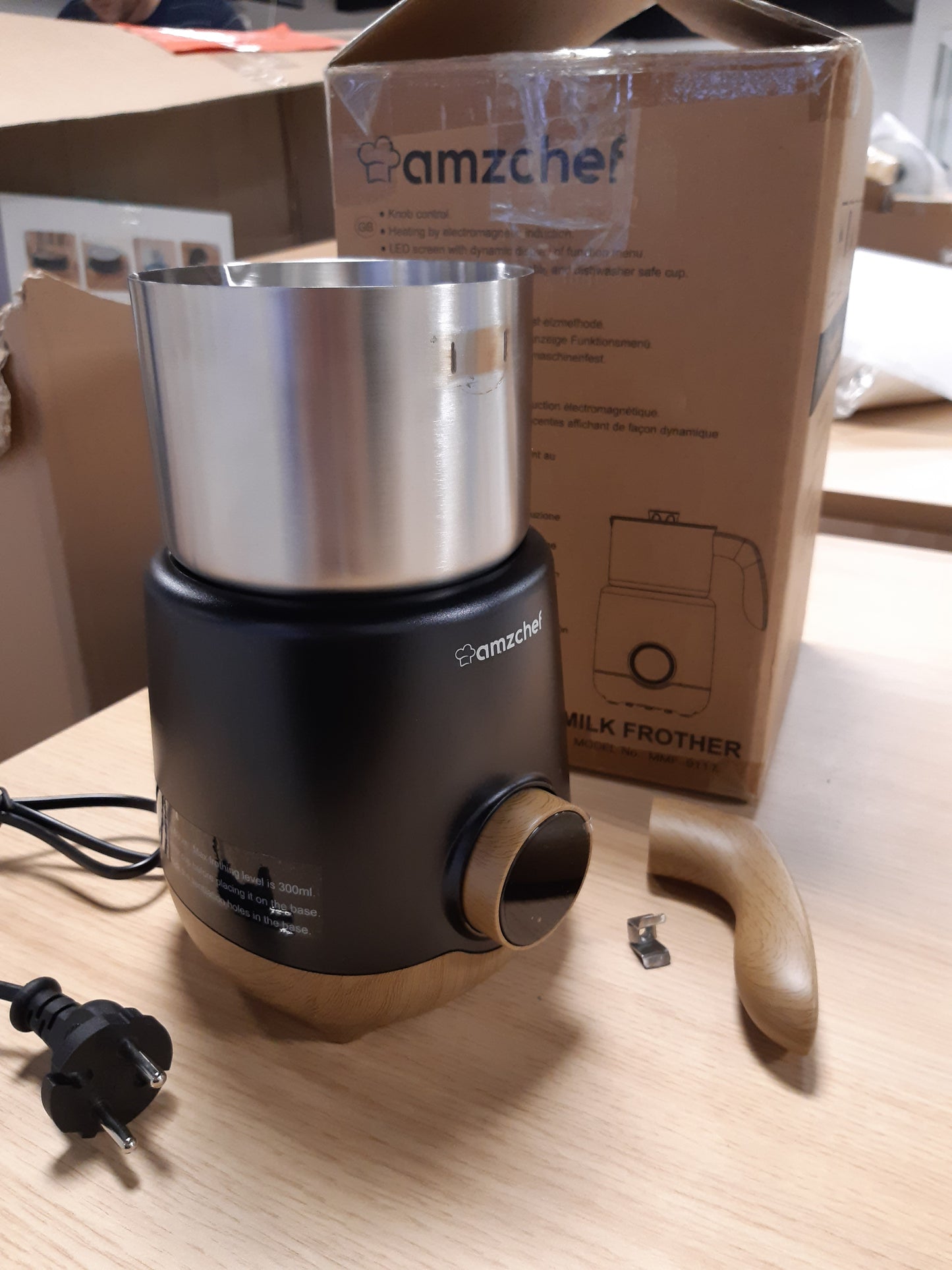 135072 - AMZCHEF Shkumëzues Elektrik 8-në-1 i Qumështit, 550 Vat, Kapacitet 600ml, me Filxhan të Ndarë për Qumësht të Nxehtë dhe të Ftohtë, Qumësht të Ngrohtë, Ushqim për Fëmijë me Bazë Qumështi