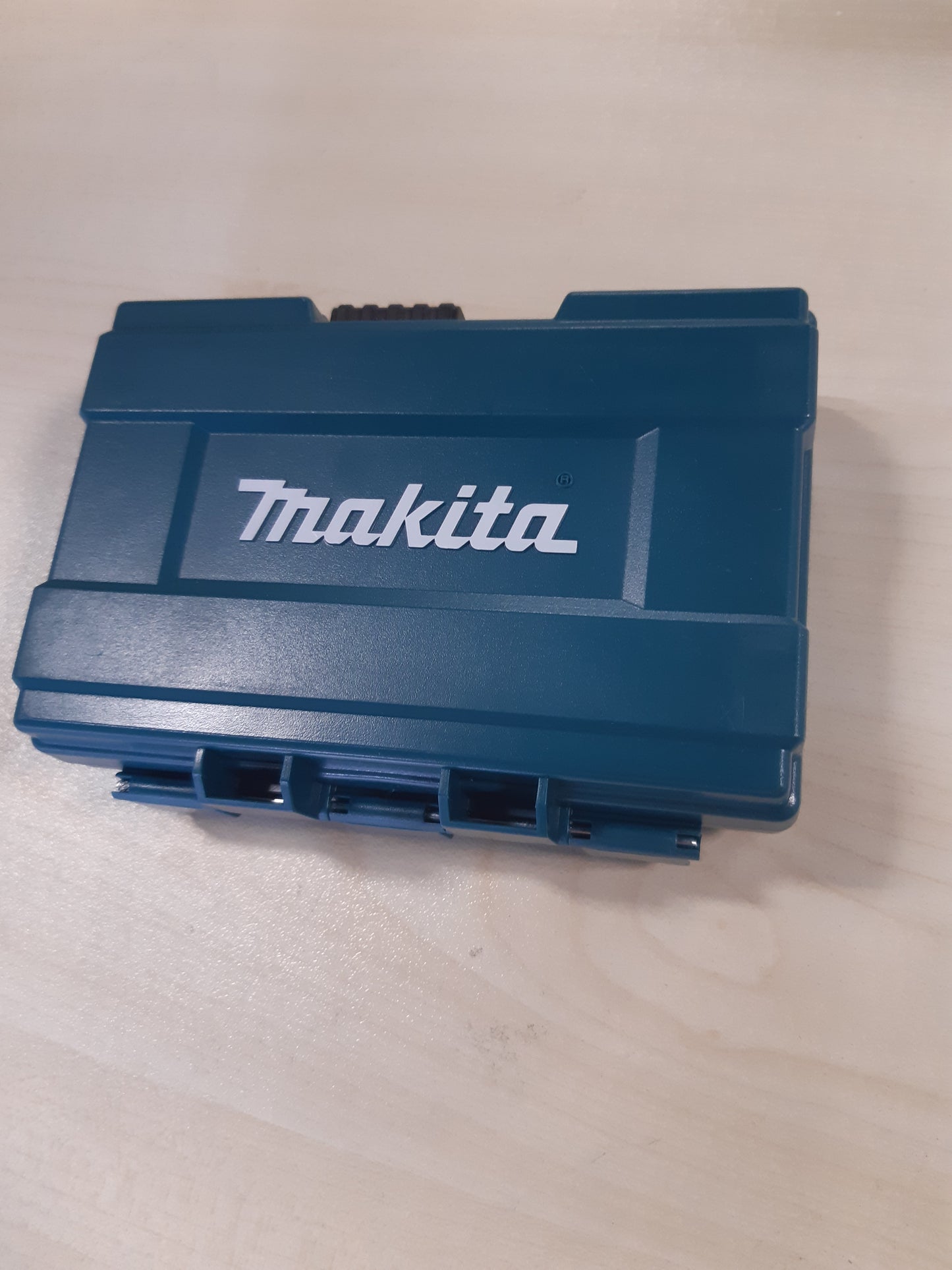 164537 - MAKITA B-49432 Set Kombinim i Bariçeve – Shumëngjyrësh (18 copa)