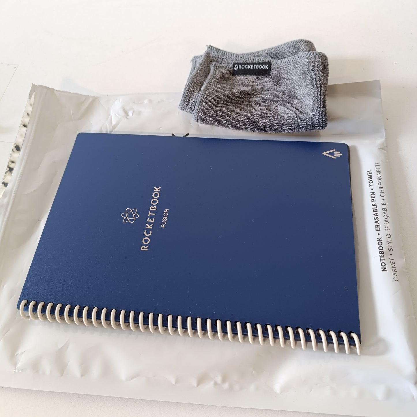 266369 - Rocketbook Fusion Planifikues produktiviteti pa datë, i ripërdorshëm, format 15 cm x 22.4 cm, blu - objektiva, kalendar mujor dhe javor, listë detyrash ditore