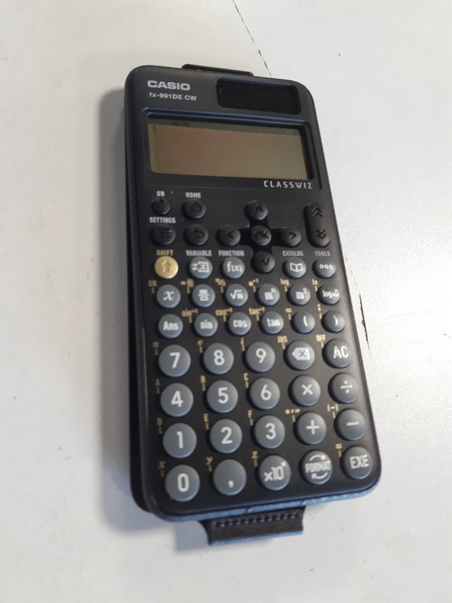 266543 - CASIO Kalkulator shkencor FX-991DE CW ClassWiz me kuti mbrojtëse, navigim në menunë gjermane (Edicion i kufizuar)