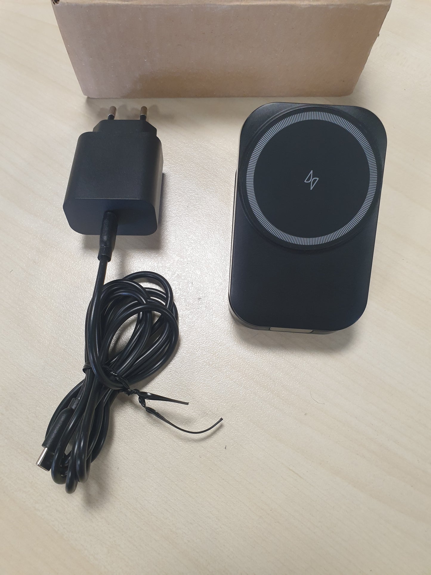 268660 - Stacion karikimi 3-në-1 MagSafe (i zi) – karikues ultra i lëvizshëm për iPhone (seria 12-16), Apple Watch dhe AirPods Pro