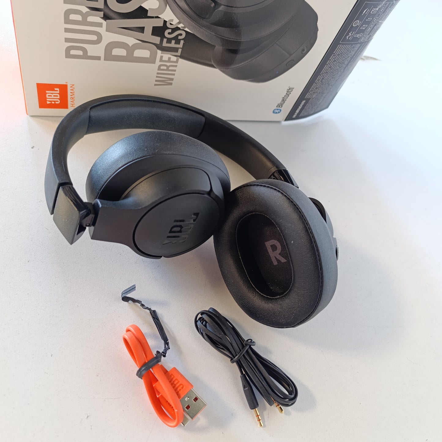 267808 - JBL Kufje pa tel Tune710BT - mbi vesh - JBL Pure Bass - 50 orë jetëgjatësi baterie - Thirrje pa duar dhe kontroll zanor - E zezë