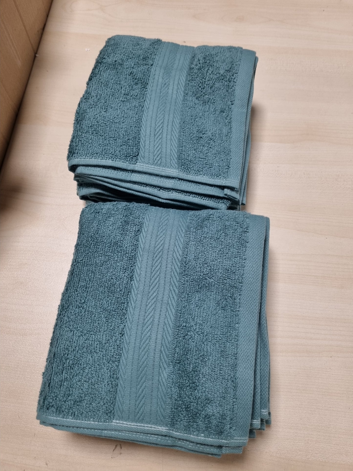 215082 - AMAZON BASICS Peshqirët e banjës me 6 copë - 100% pambuk organik, rezistent ndaj zbehjes, ultra të butë - 41 x 66 cm, ngjyrë blu të gjelbër