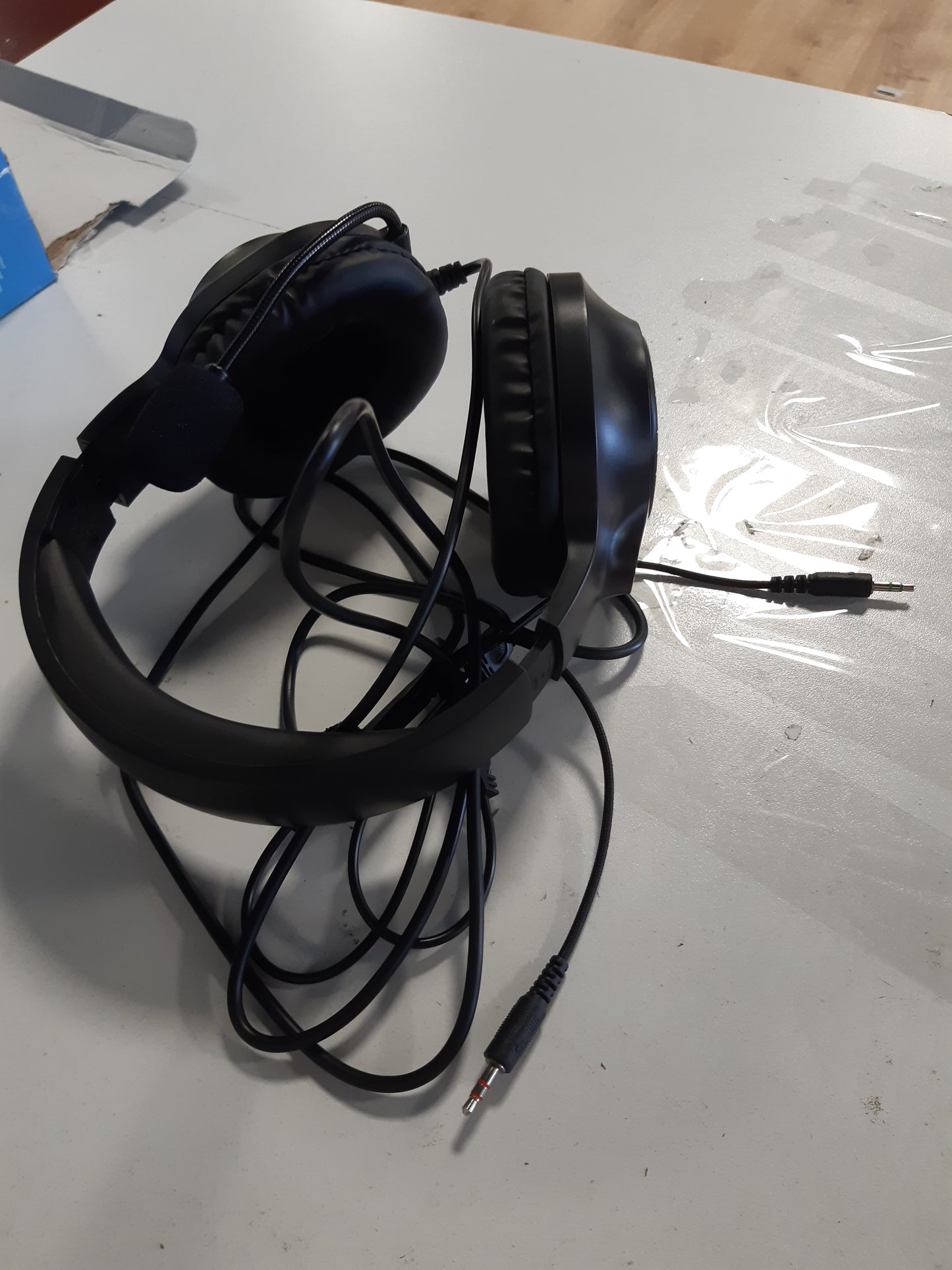 269281 - SPEEDLINK Tyron Kufje Lojërash RGB me Mikrofon, për PC PS4/PS5/Xbox Series X/S/Switch, me Kabllo Jack 3.5 mm, Adaptor Y, të Zeza