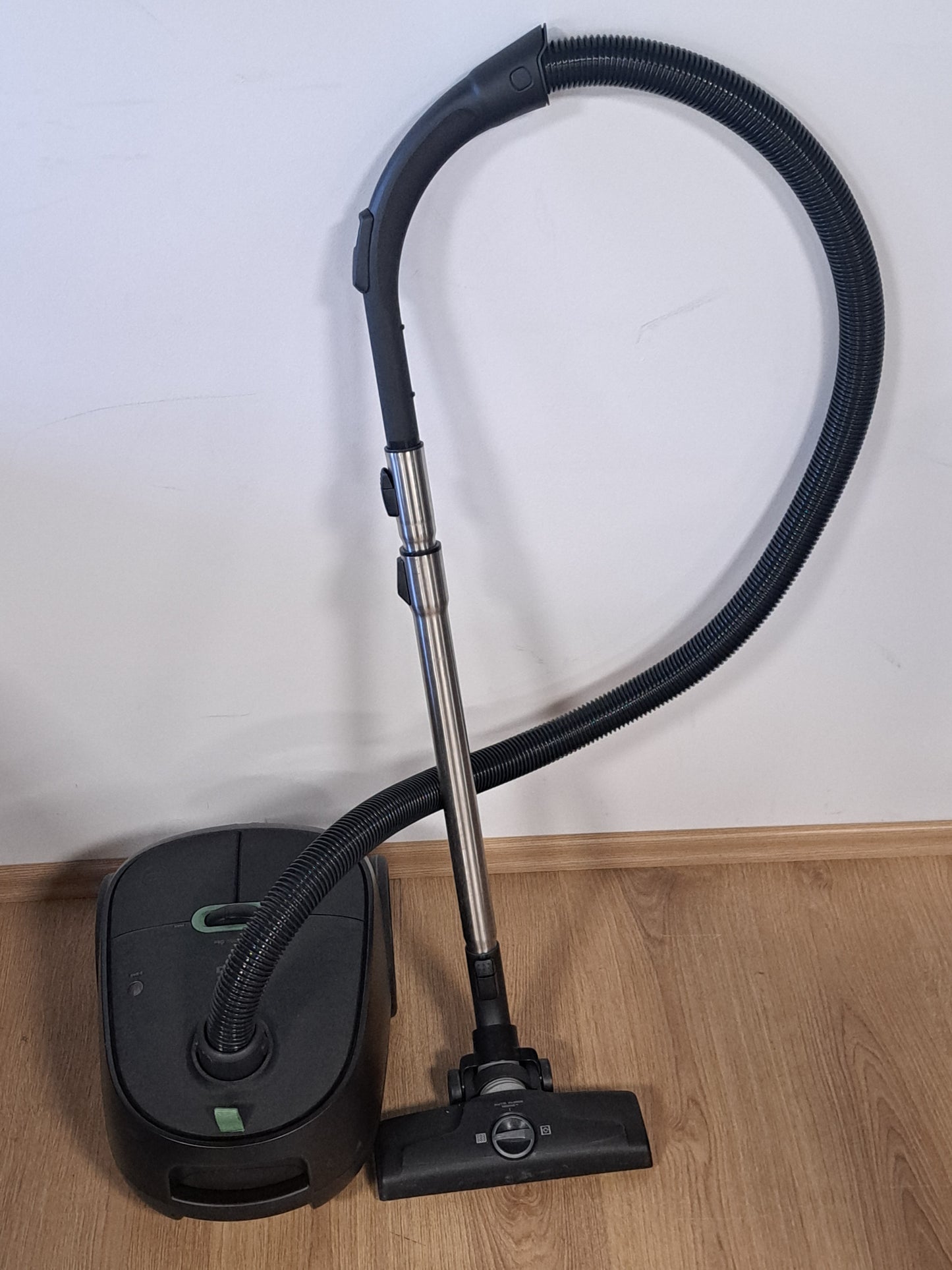 116255 - AEG CLEAN 6000, Fshesë me Korrent, Materiali i Ricikluar, Ngjyra e Zezë Mat