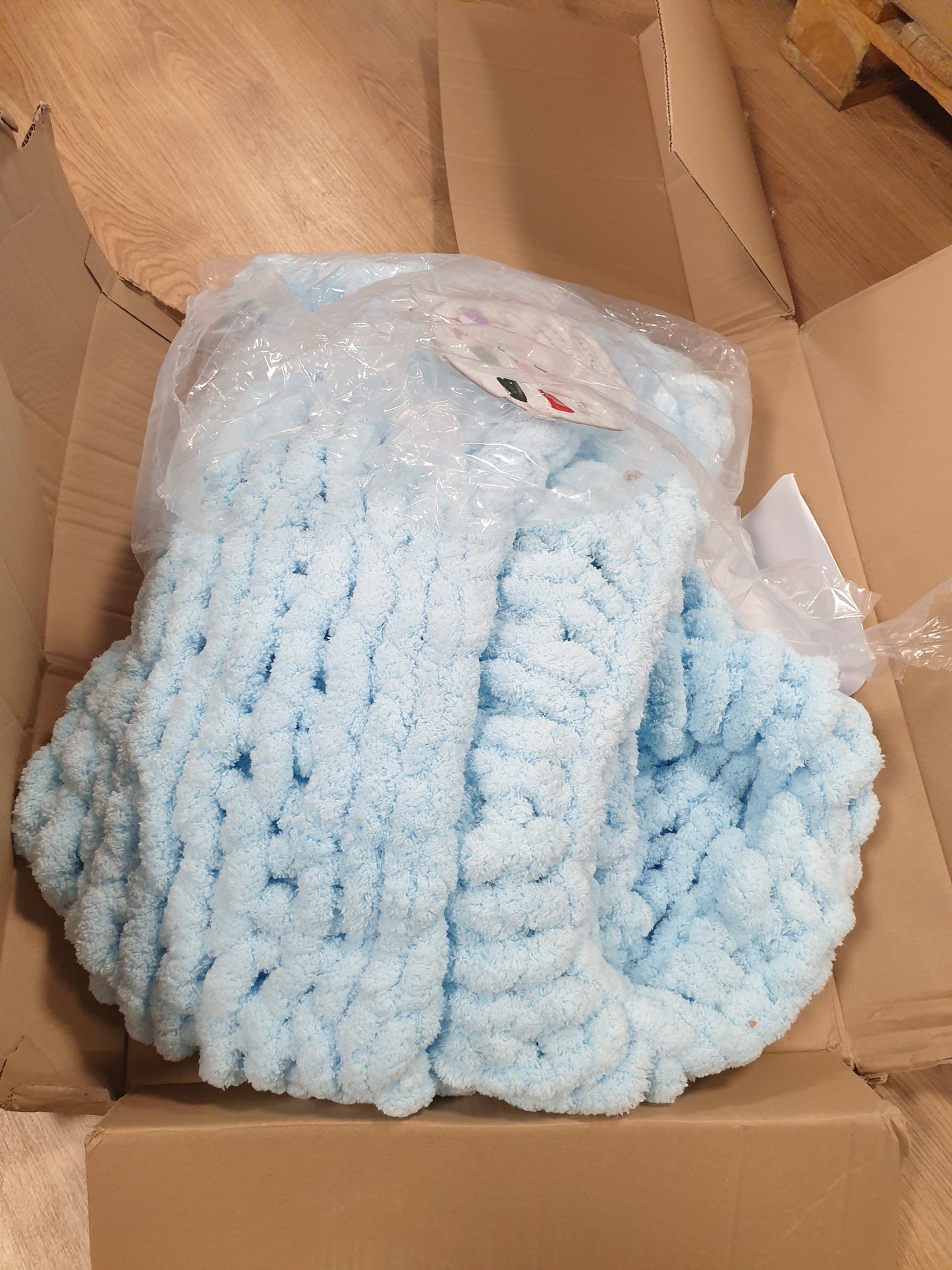 208385 - ADYRESCIA Batanije e Thurur me Dorë, 100% Fije Jumbo Chenille, Trashë dhe e Ngrohtë, Madhësia 127 x 152.4 cm, Ngjyra Blu e Çelët