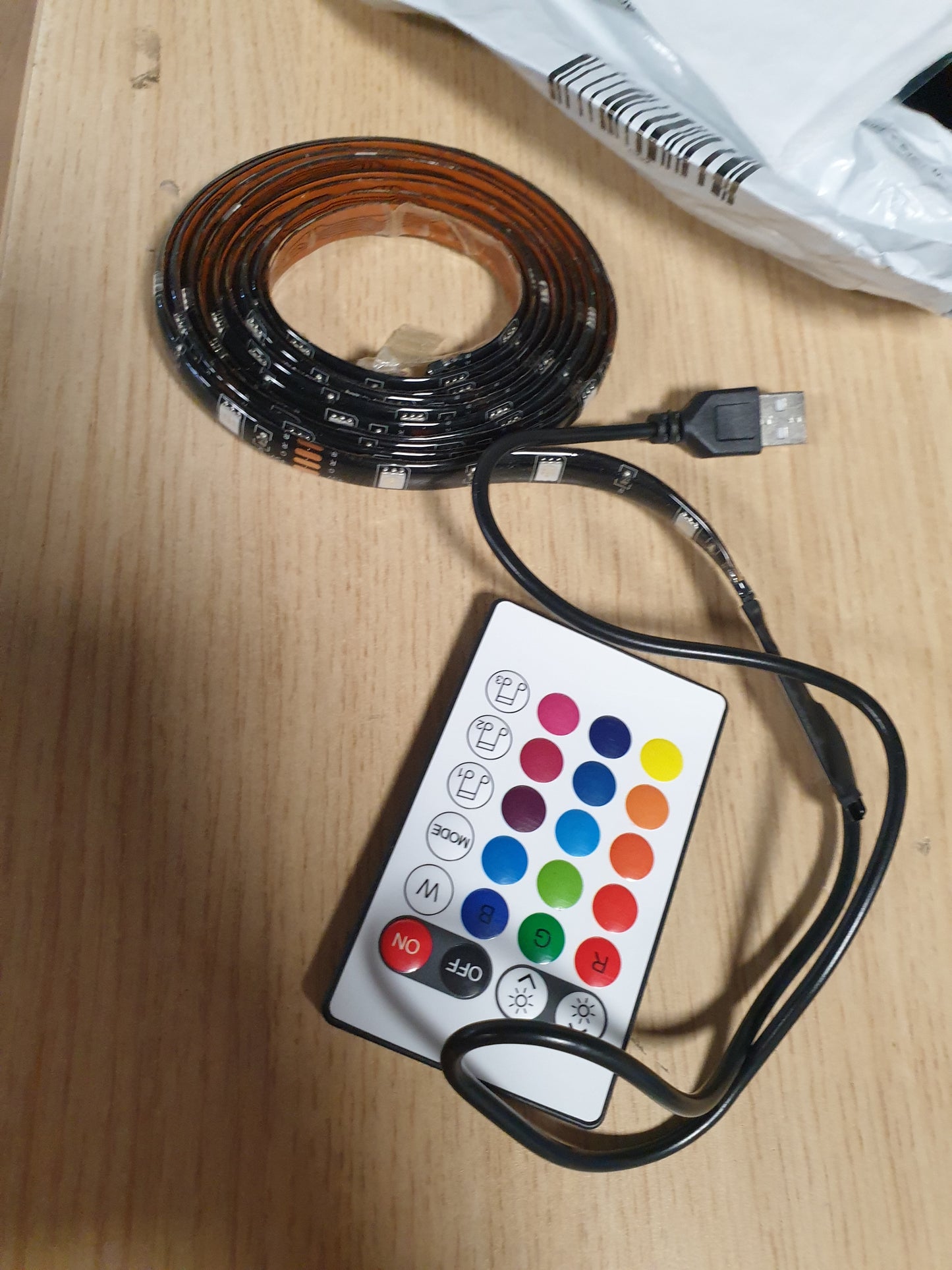 216662 - M MIMOTEC Pako me shirit drite LED 2M USB 5V, 10W RGB e zbehtë, me aplikacion dhe telekomandë