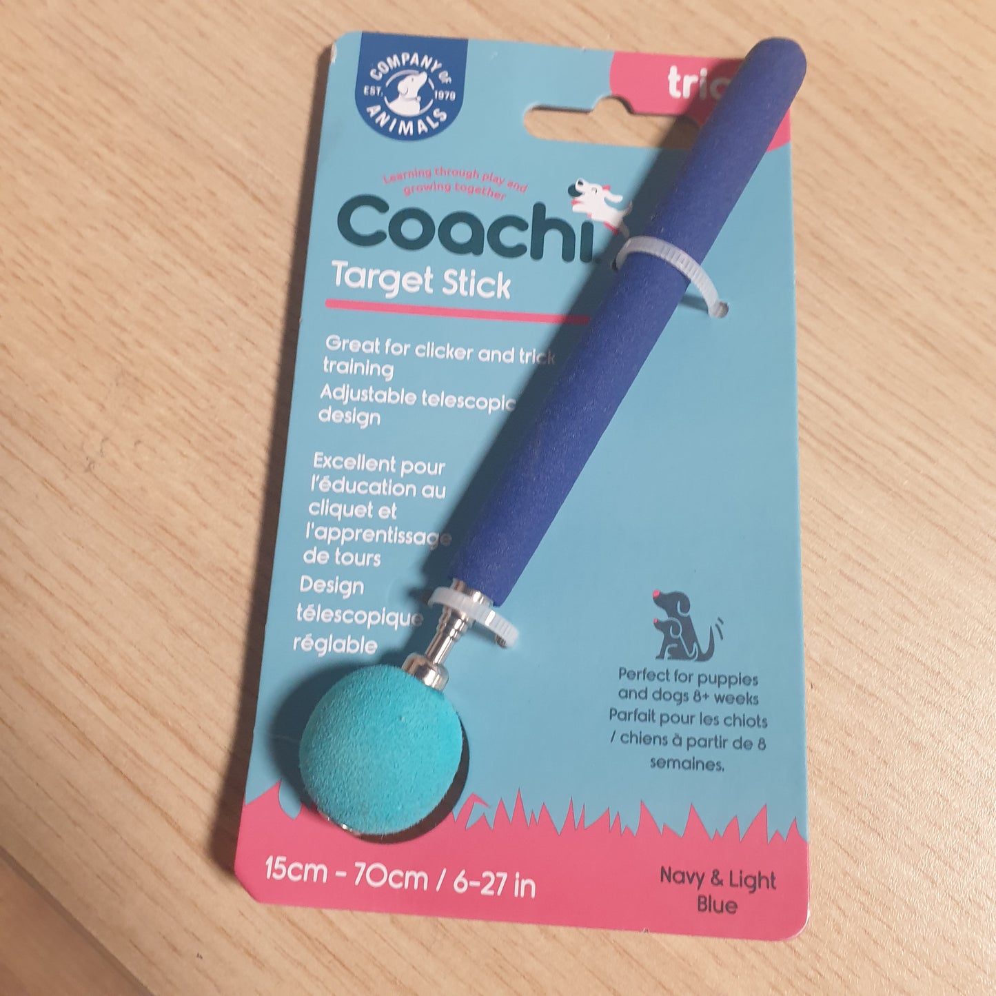 141462 - Shkop trajnimi për qen Coachi Target Stick me dizajn teleskopik dhe top të madh në majë. Aksesor për clicker dhe agility, ndihmon në mësimin e komandave dhe trukeve. Ngjyrë blu e errët/çelët.