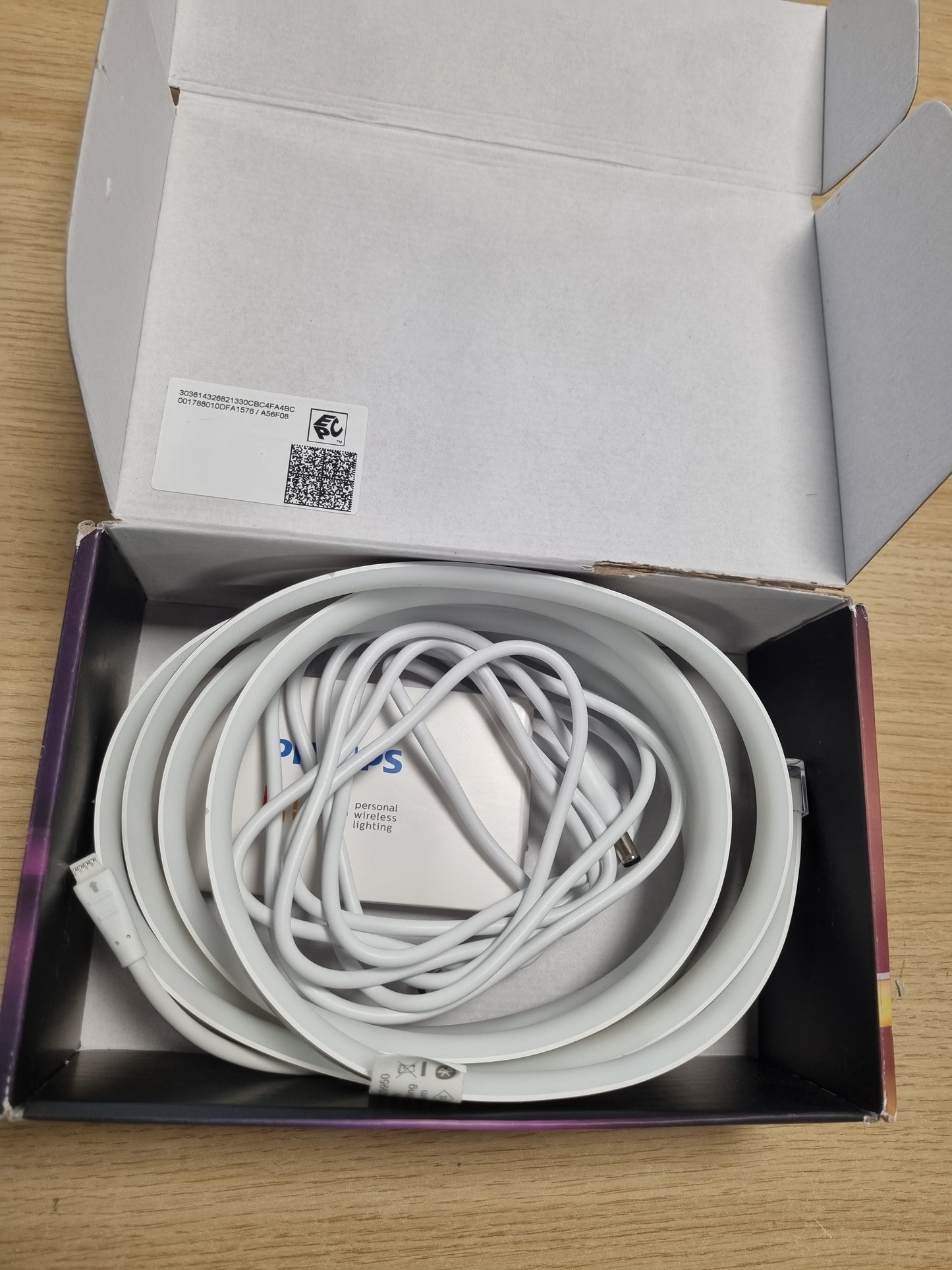 245066 - PHILIPS HUE Shirit LED i bardhë dhe me gradient ngjyrash 2 metra, Bluetooth, i pajtueshëm me Alexa dhe Google Assistant