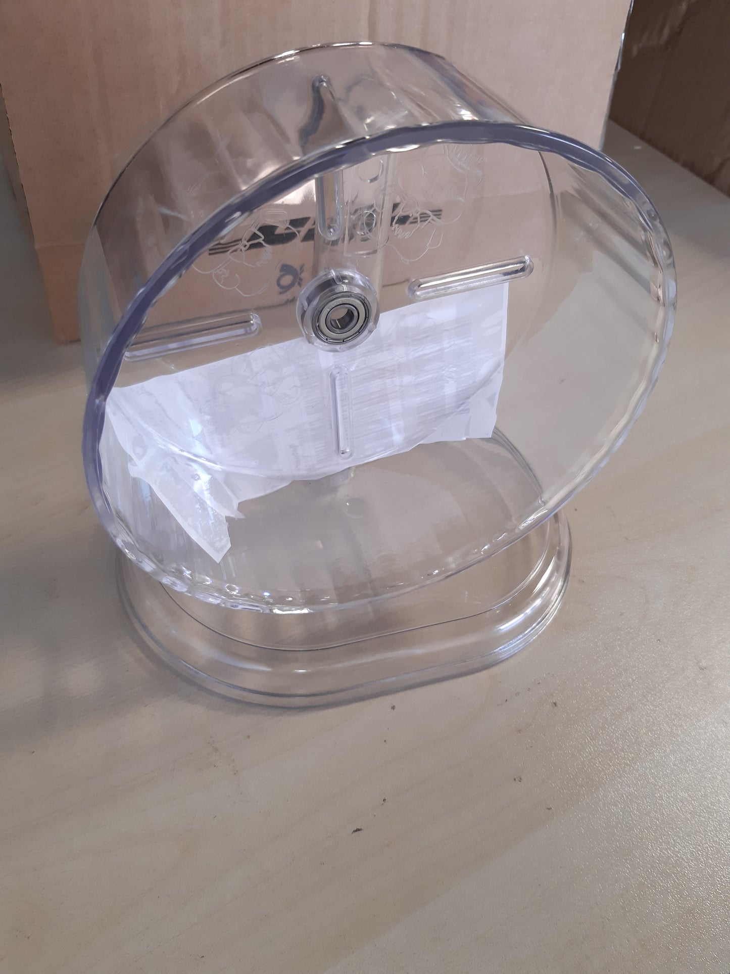 202489 - RROTË HAMSTERI nga kompania: Rrotë e heshtur dhe e qetë e bardhë, me madhësi Ø18cm dhe qëndrim të rregullueshëm, ideale për minj dhe kafshë të vogla