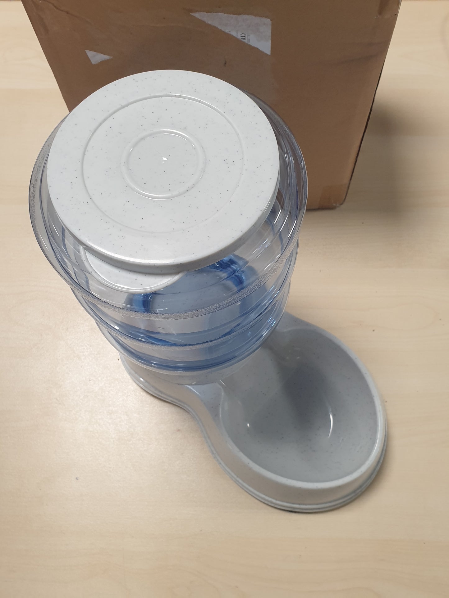 223465 - AMAZON BASICS Dispensues ushqimi për kafshë shtëpiake, i vogël, gri