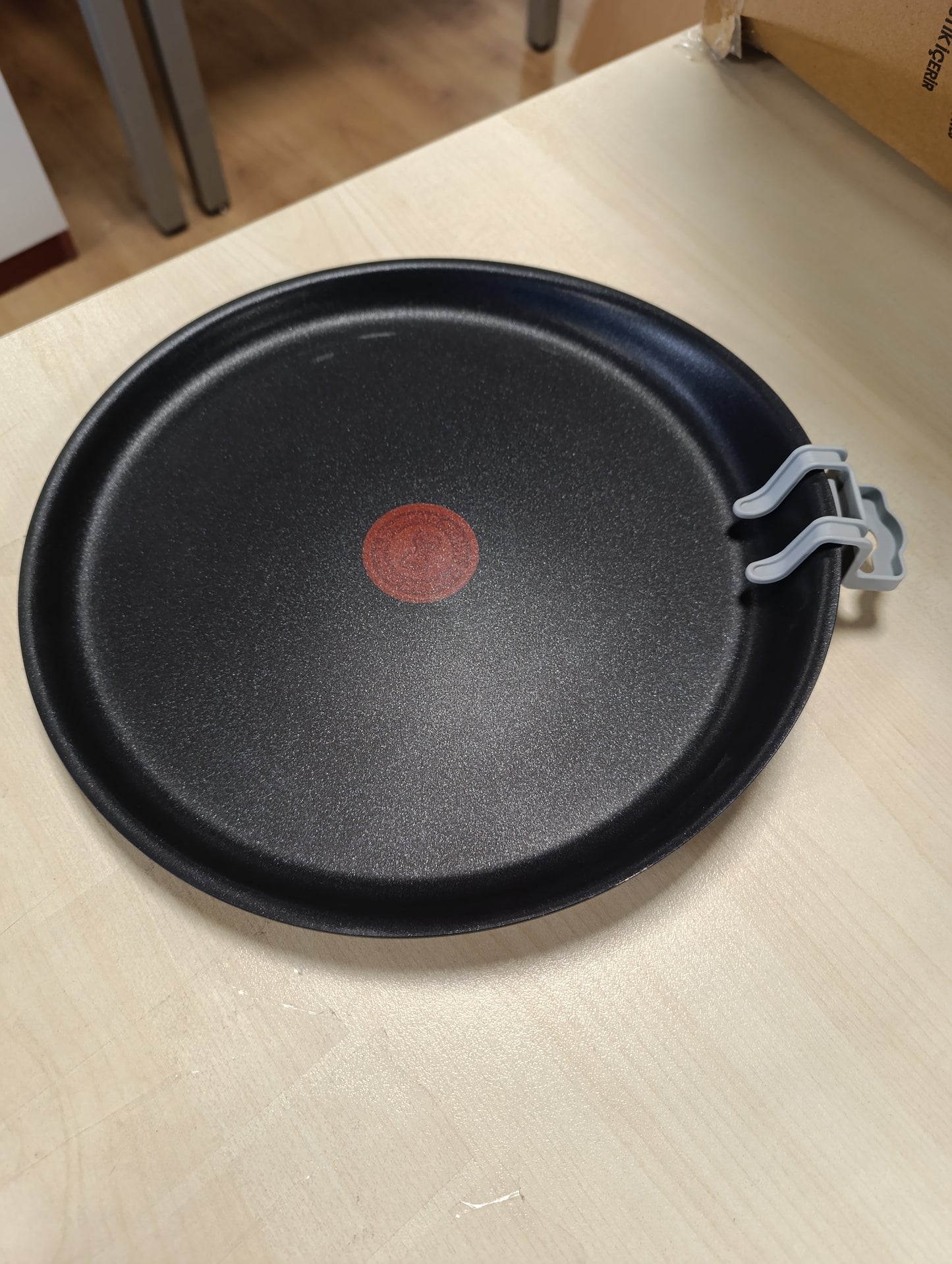 250572 - TEFAL Tigan për krepa 27 cm, i pajtueshëm me induksion, shtresë jo ngjitëse, alumin i derdhur, i stivueshëm, i sigurt për lavastovilje, rezistent ndaj mjedisit, L8581004