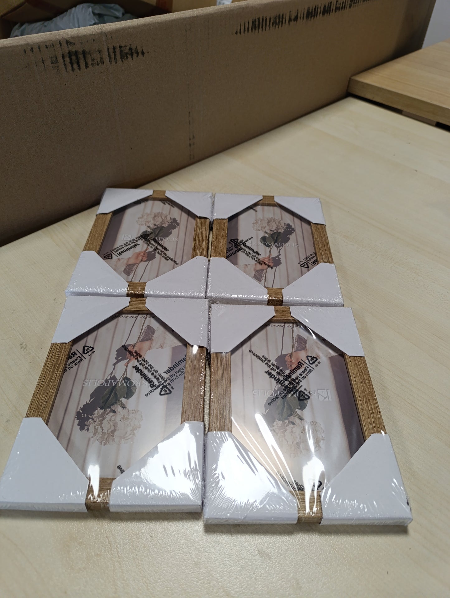 258113 - SET ME 4 PJESE KROMAPOLIS, KORNIZA MDF 10x15 CM, PANEL PASMË ME MBYLLJE RROTULLUESE, XHAM AKRILIK ME CILSI TË LARTË