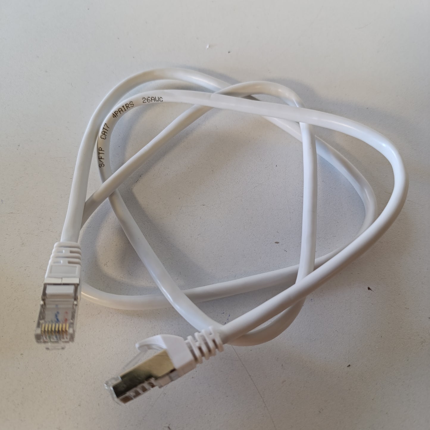 269542 - APM Kabllo Ethernet Cat 7, 1M, Rrjet RJ45 10Gbps 600MHz, S/FTP i Mbrojtur, Kabllo Interneti me Shpejtësi të Lartë