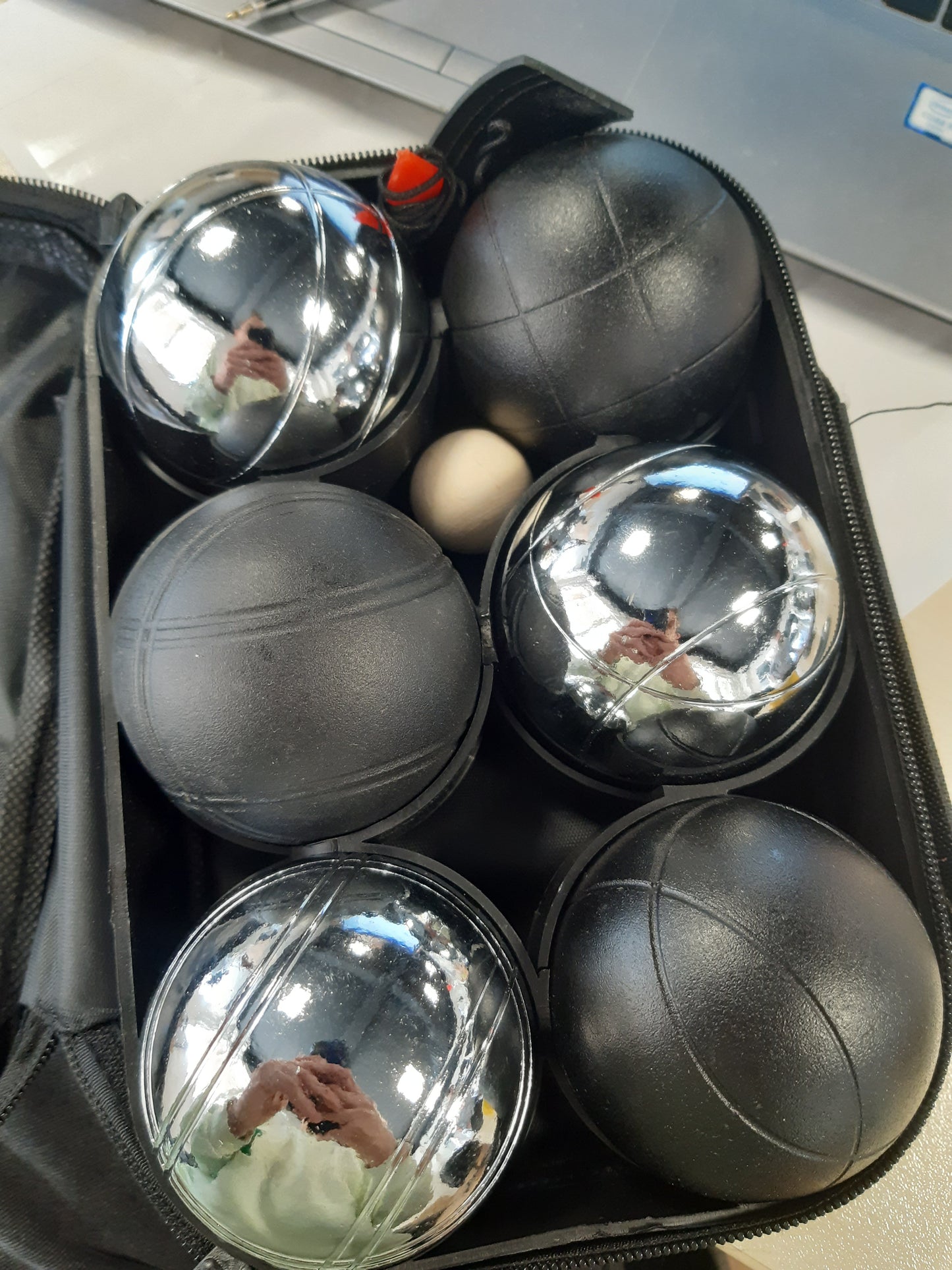 199471 - RELADAYS - Topa Petanque, Set me 6 Topa Metalike, të Zi dhe të Argjendtë, me Jack dhe Çantë Mbajtëse