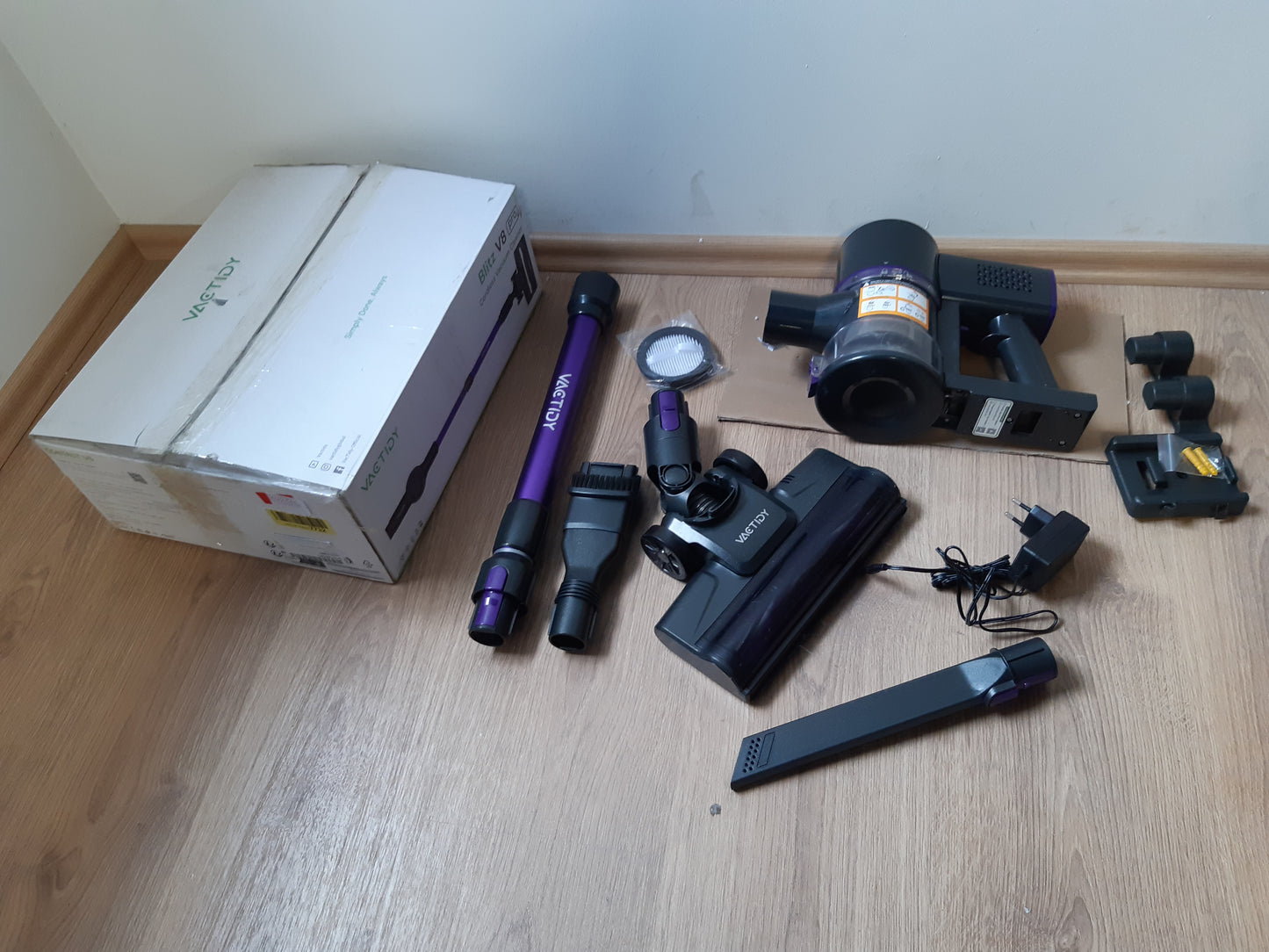 84295 - VACTIDY - Fshesë pa tel, Modeli V8 PRO, Fuqia 25kPa, Pa qese, Ultra e lehtë, Bateri me kapacitet prej 40 minutash, Ngjyra Vjollcë